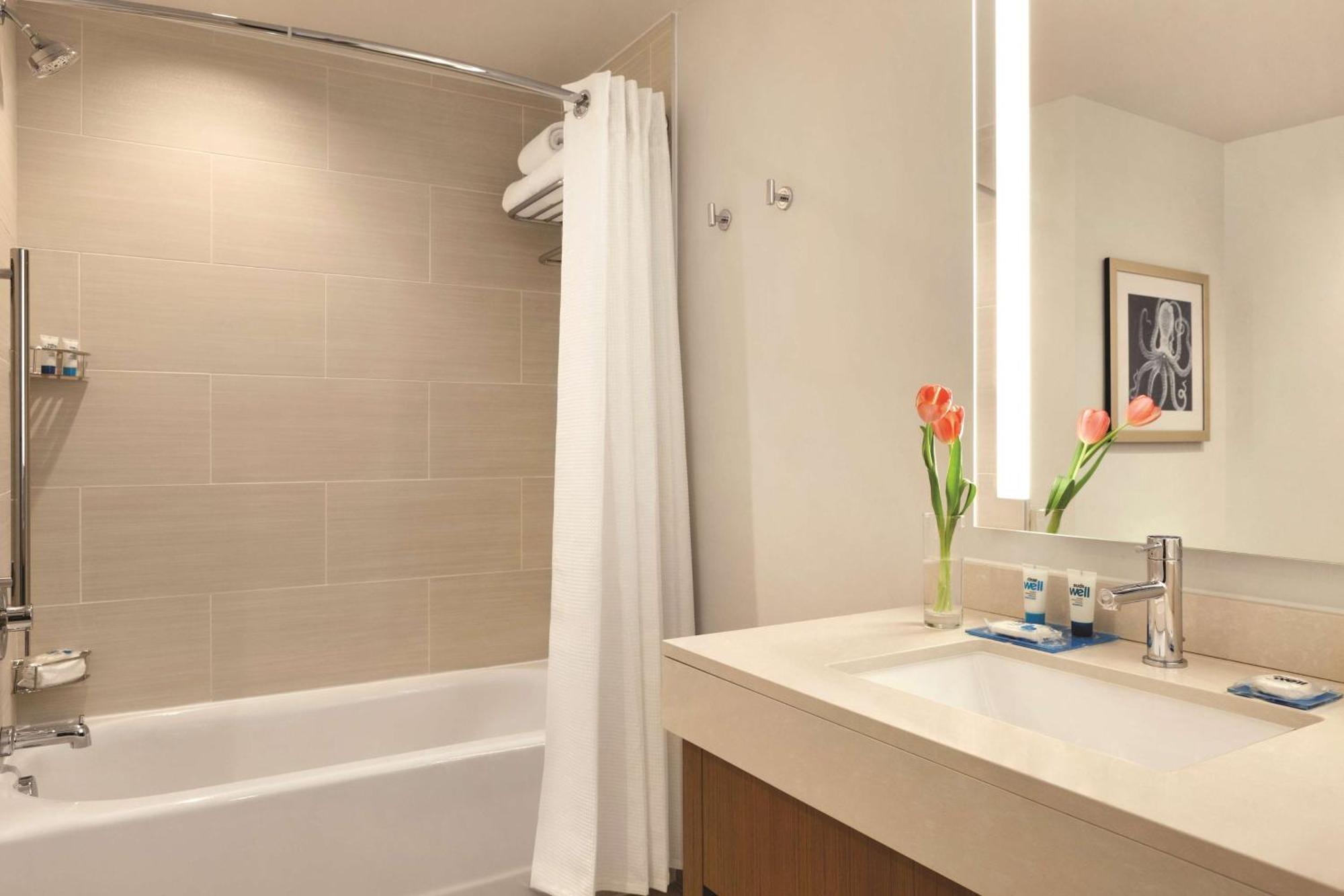 Queen Room Two Queen Beds Oceanfront
