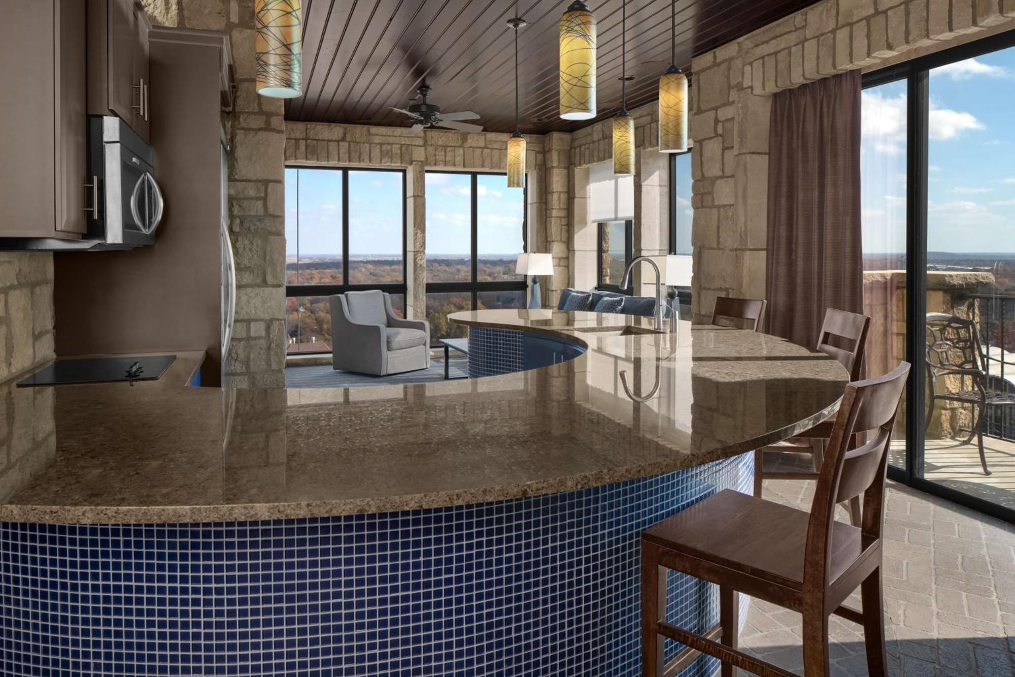 Apartment with king bed