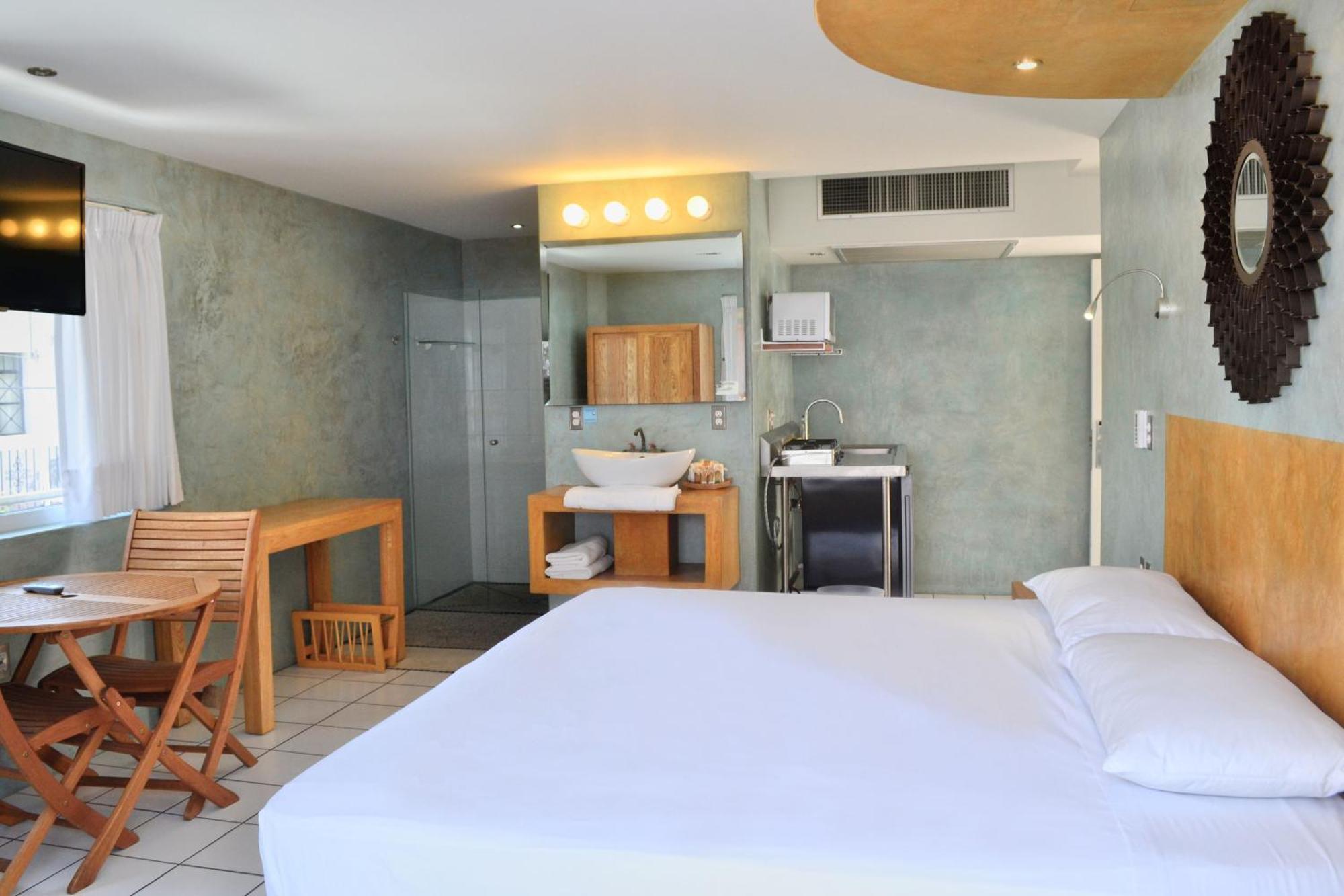 One Bedroom Kitchenette
