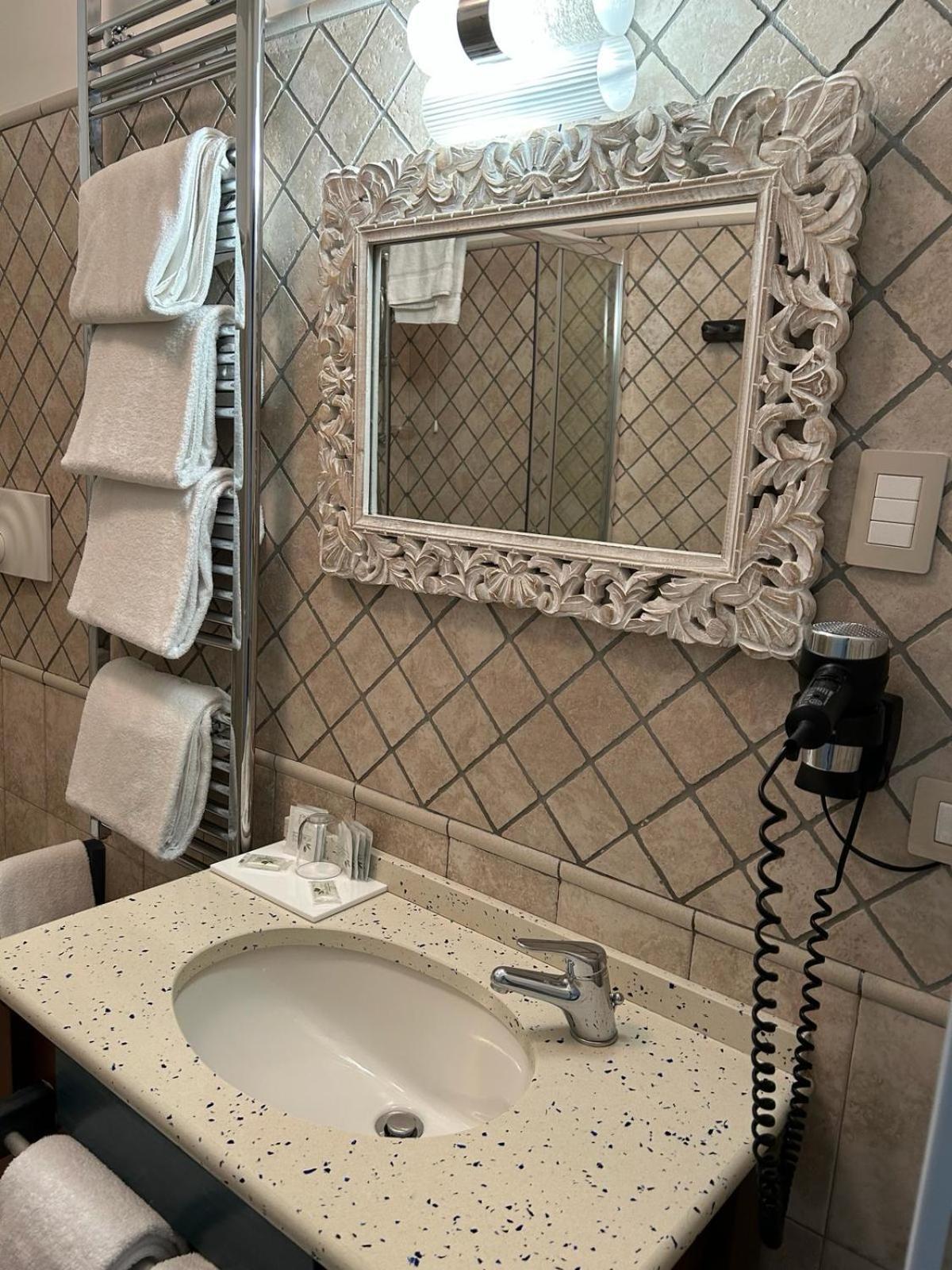 Deluxe Double or Twin Room Side Sea View