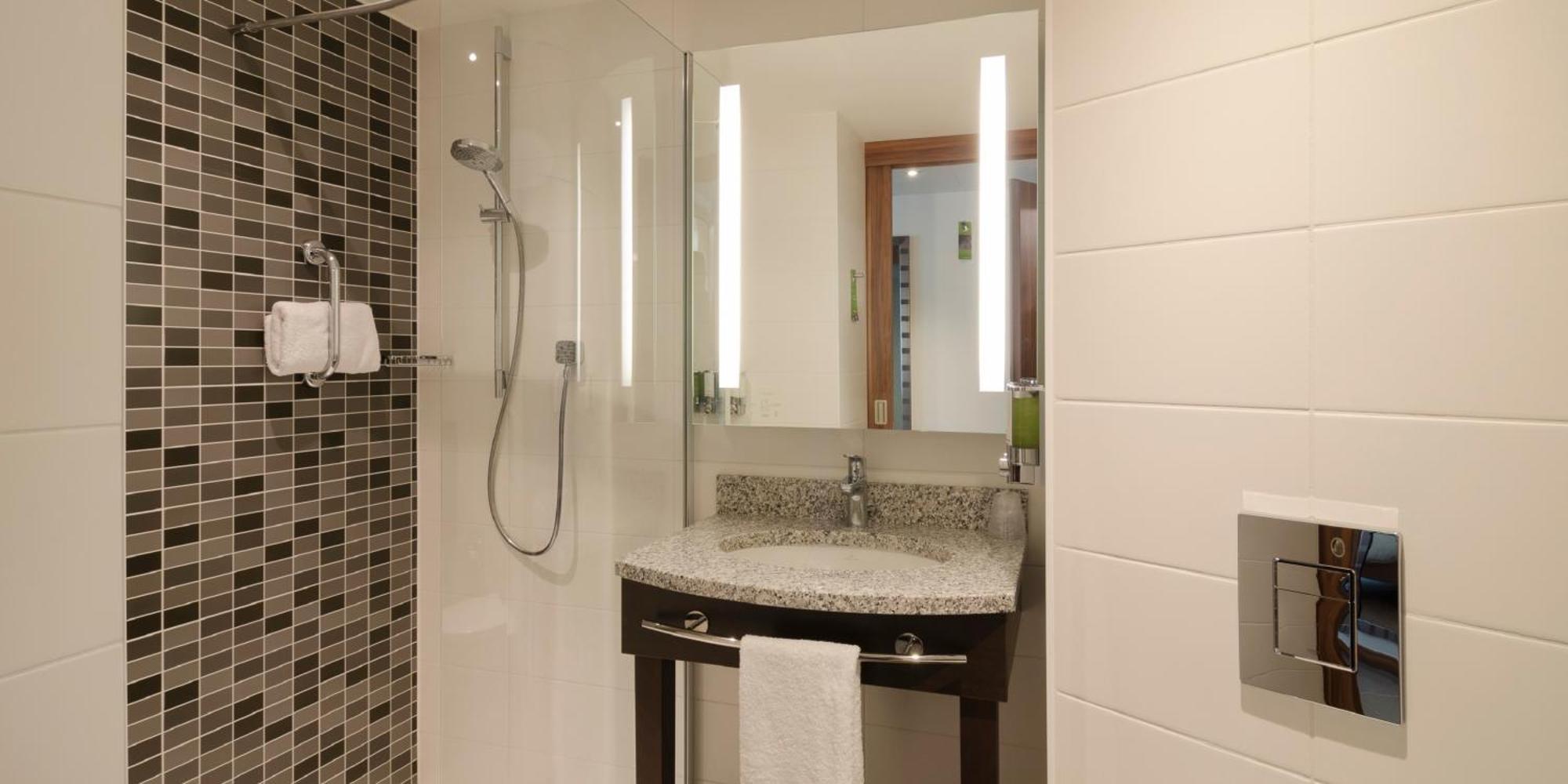 Queen Room - Non-Smoking,1552470301:JPEG