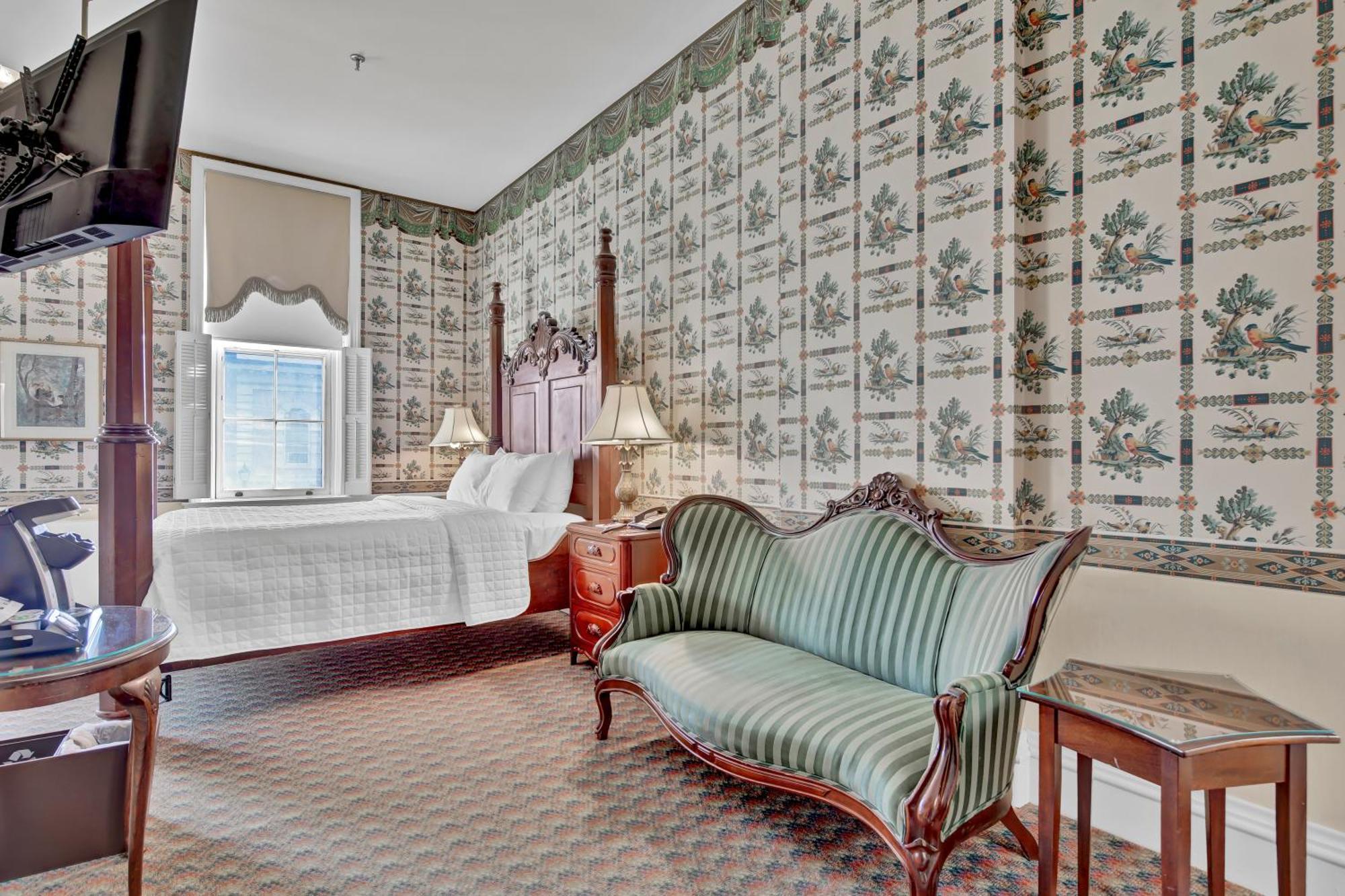 Queen Room Spa Bath