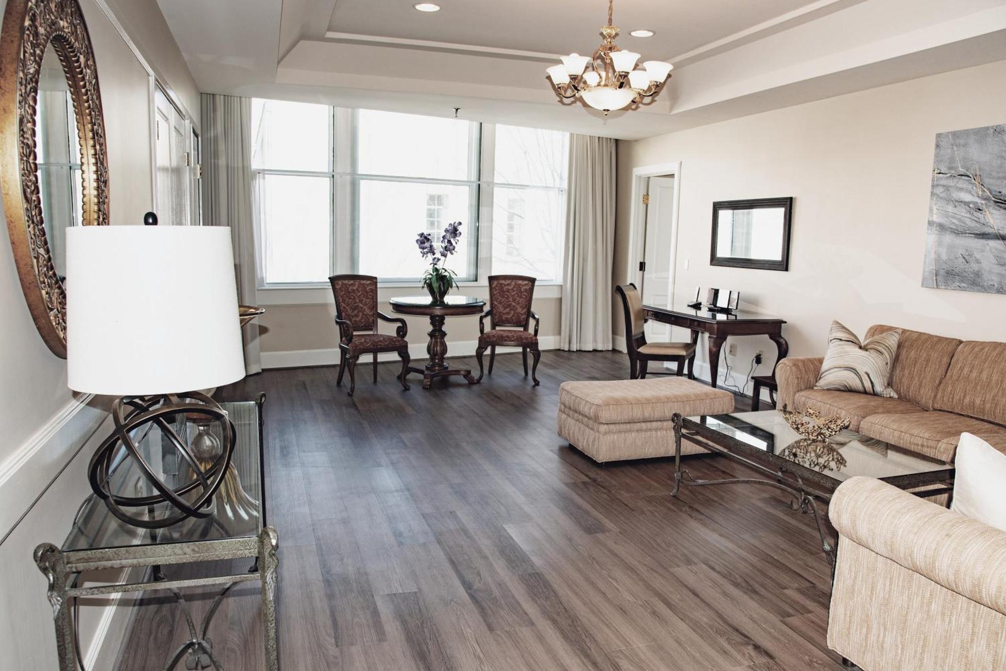 Grand King Suite Sofabed City View Spa Bath or Non Smoking
