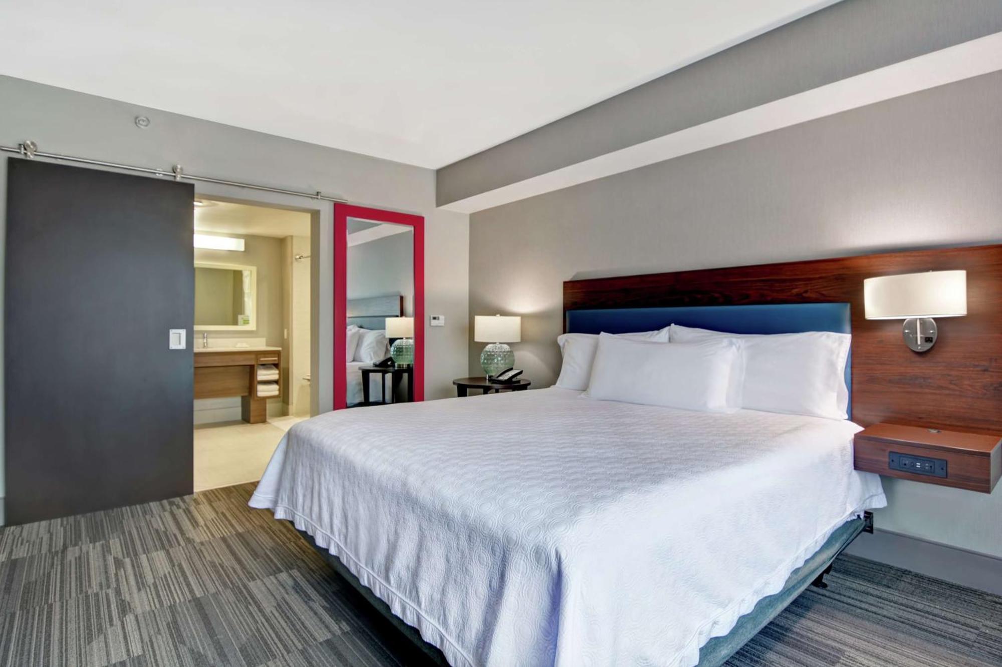 One-Bedroom King Suite - Non-Smoking