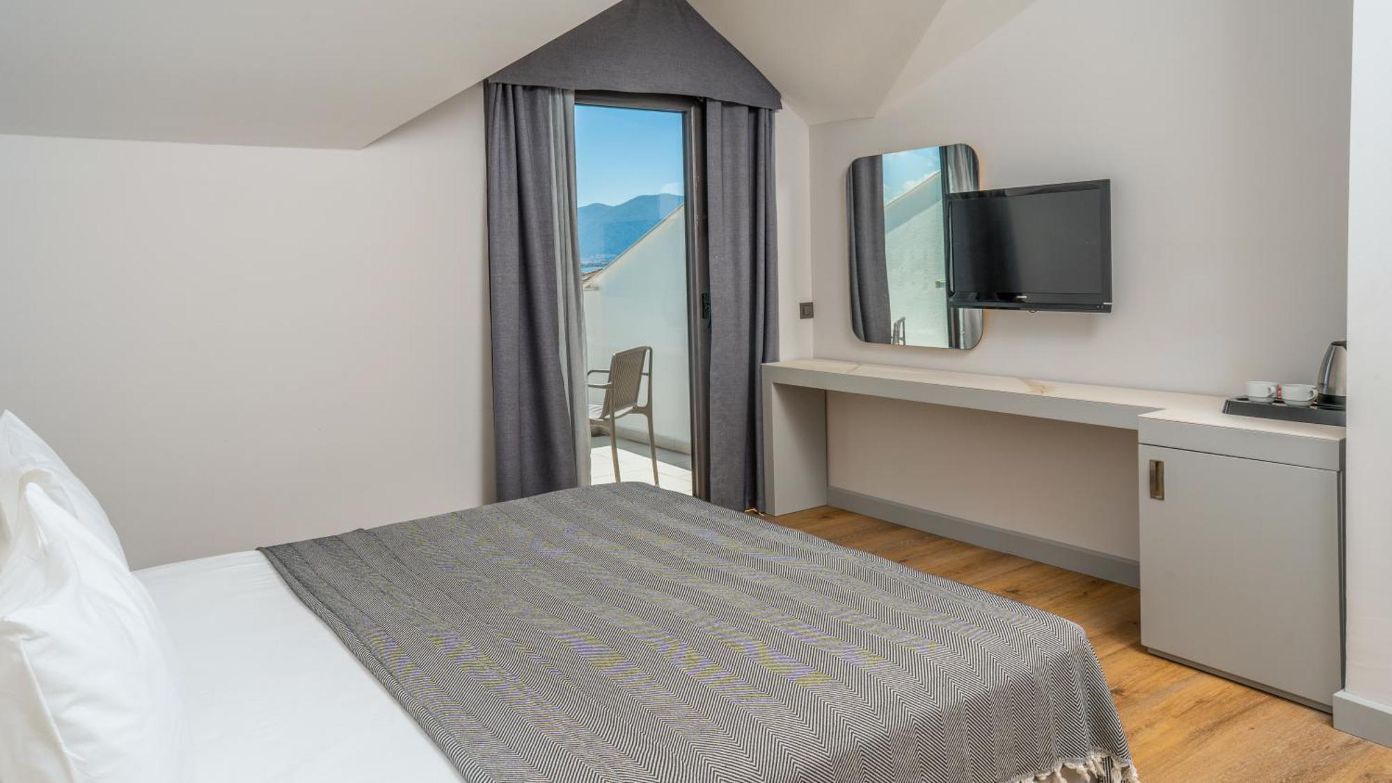 Double or Twin Room Attic No Baby or Child Accepted