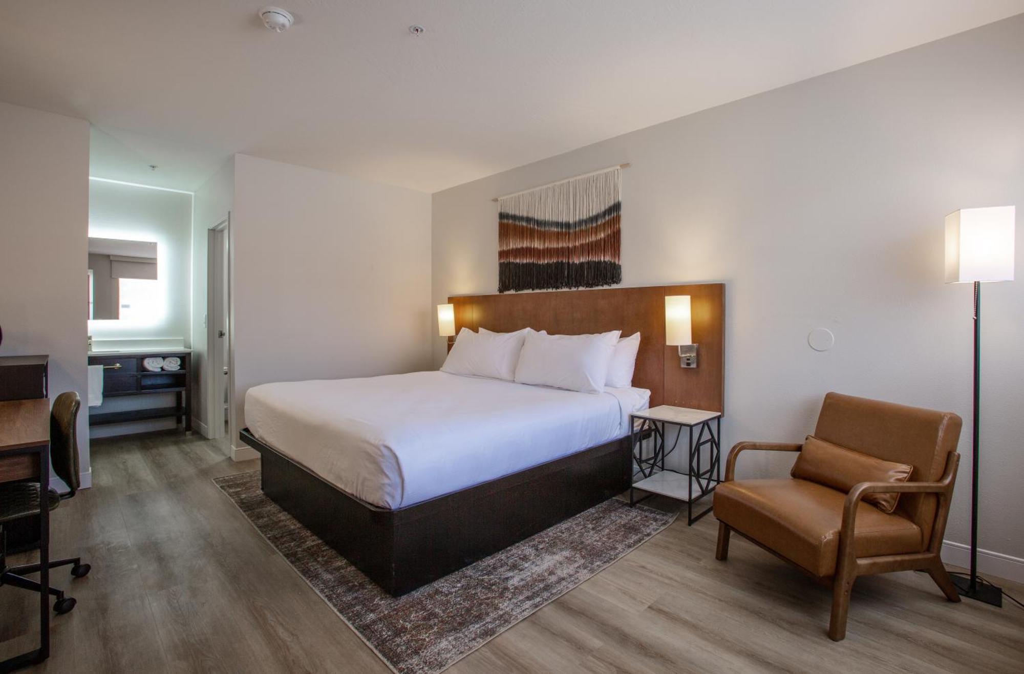 King Room Roll Shower Mobility Access or Non-Smoking