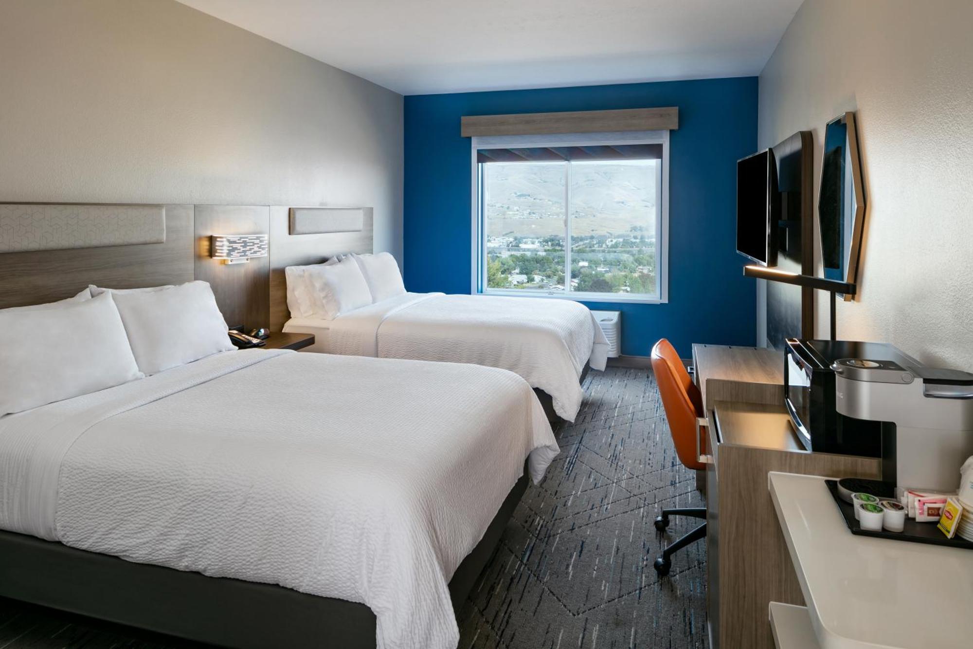Deluxe Queen Room Two Queen Beds