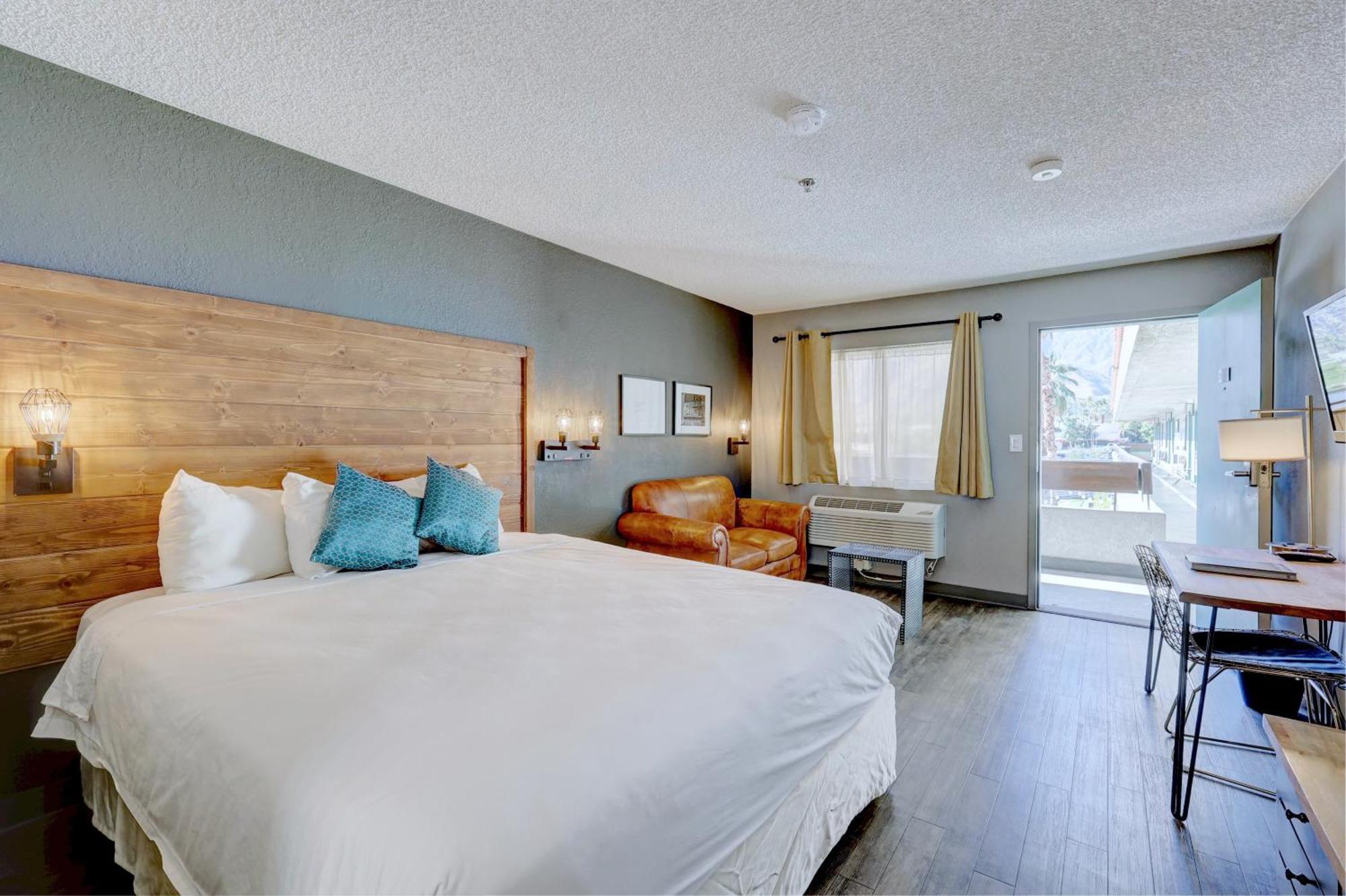King Room Pool View