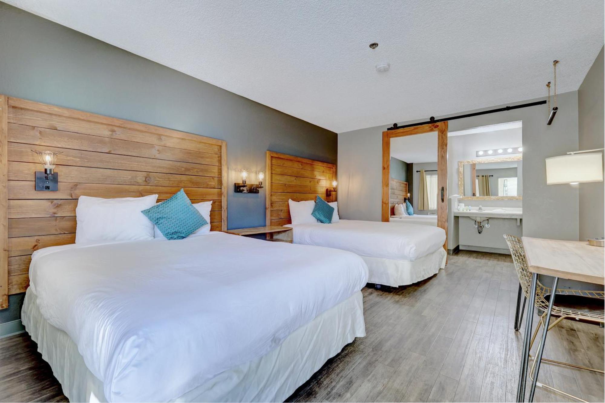 Deluxe Queen Room