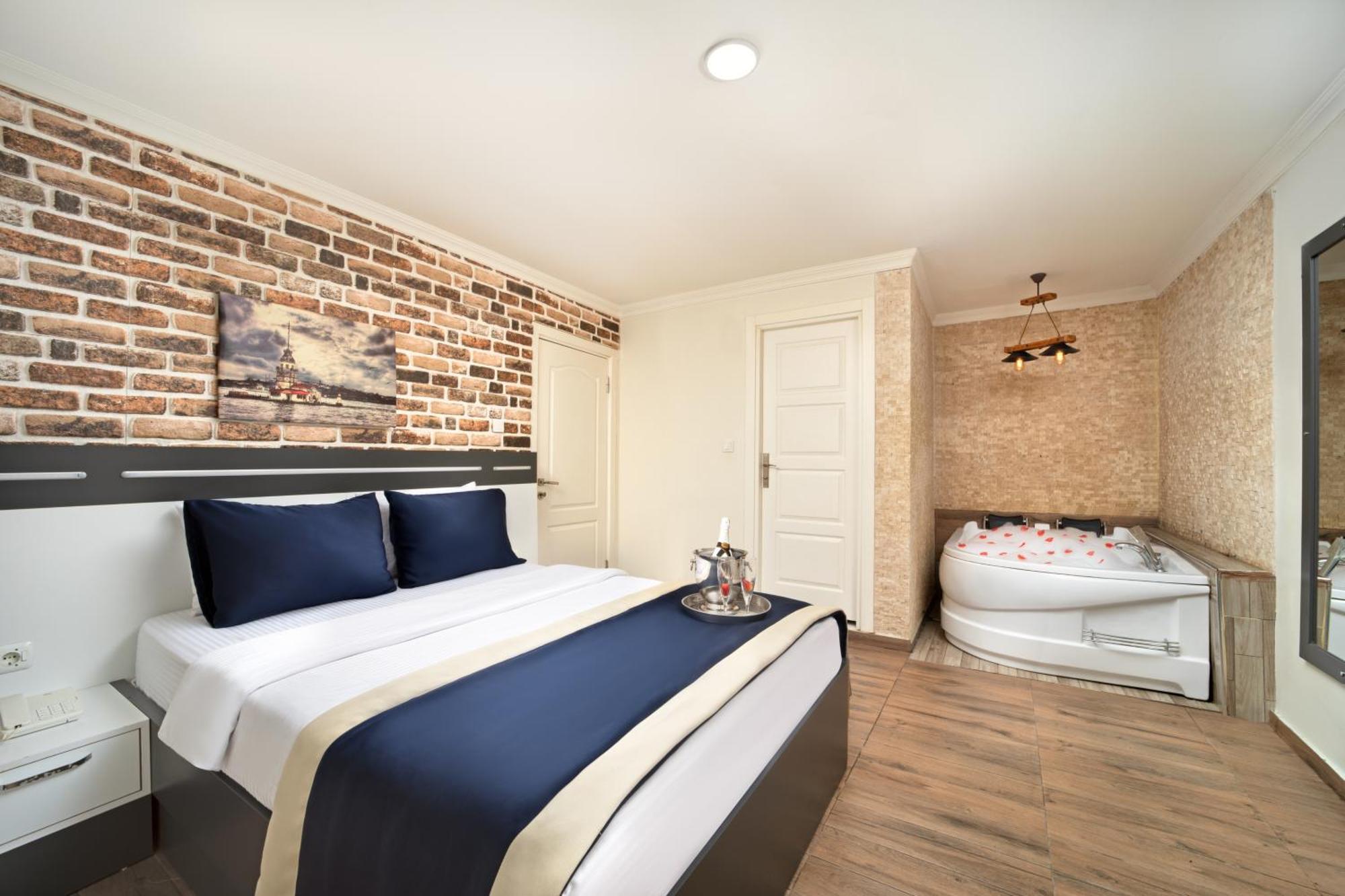 Deluxe Double Room Bath