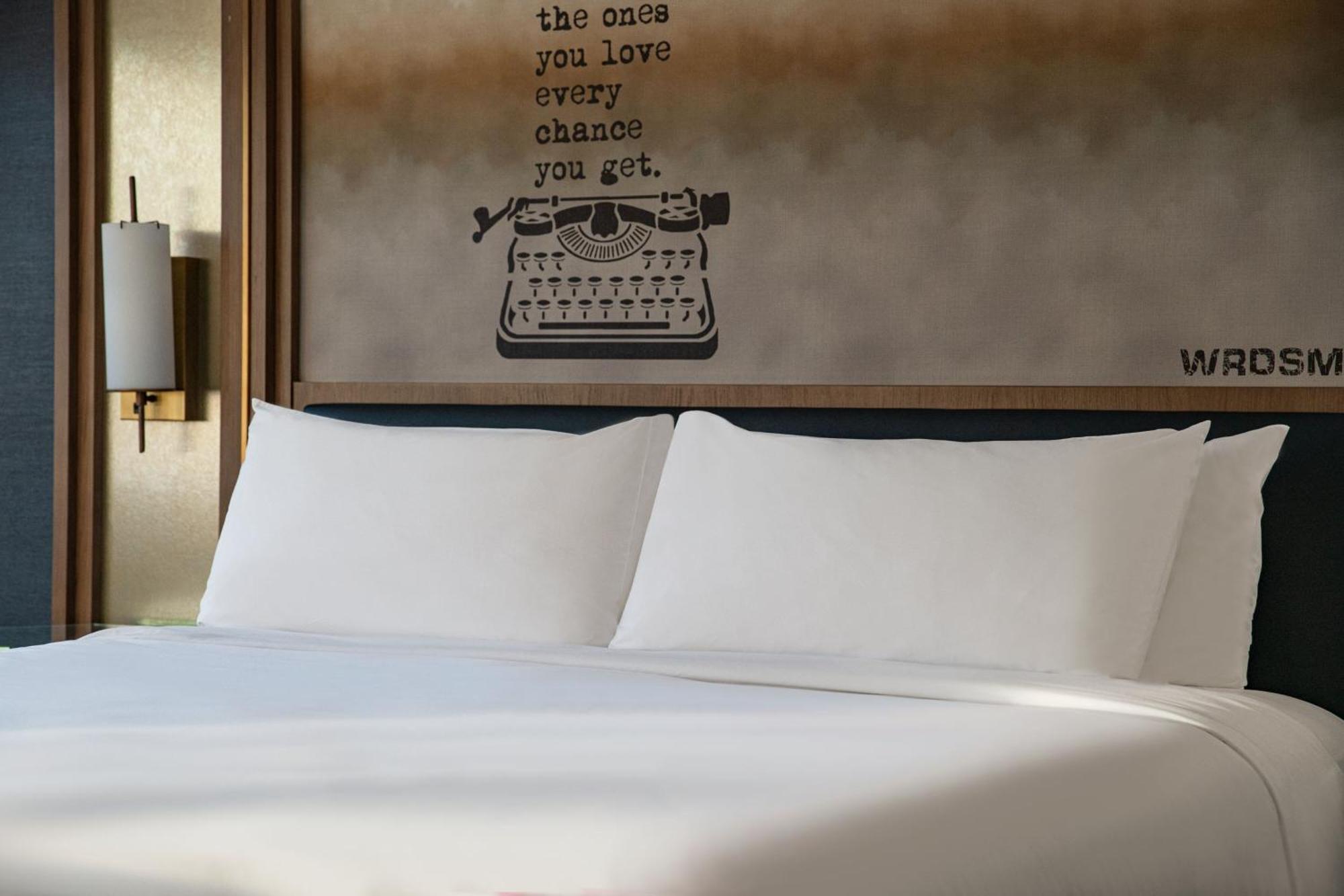 Deluxe King Room