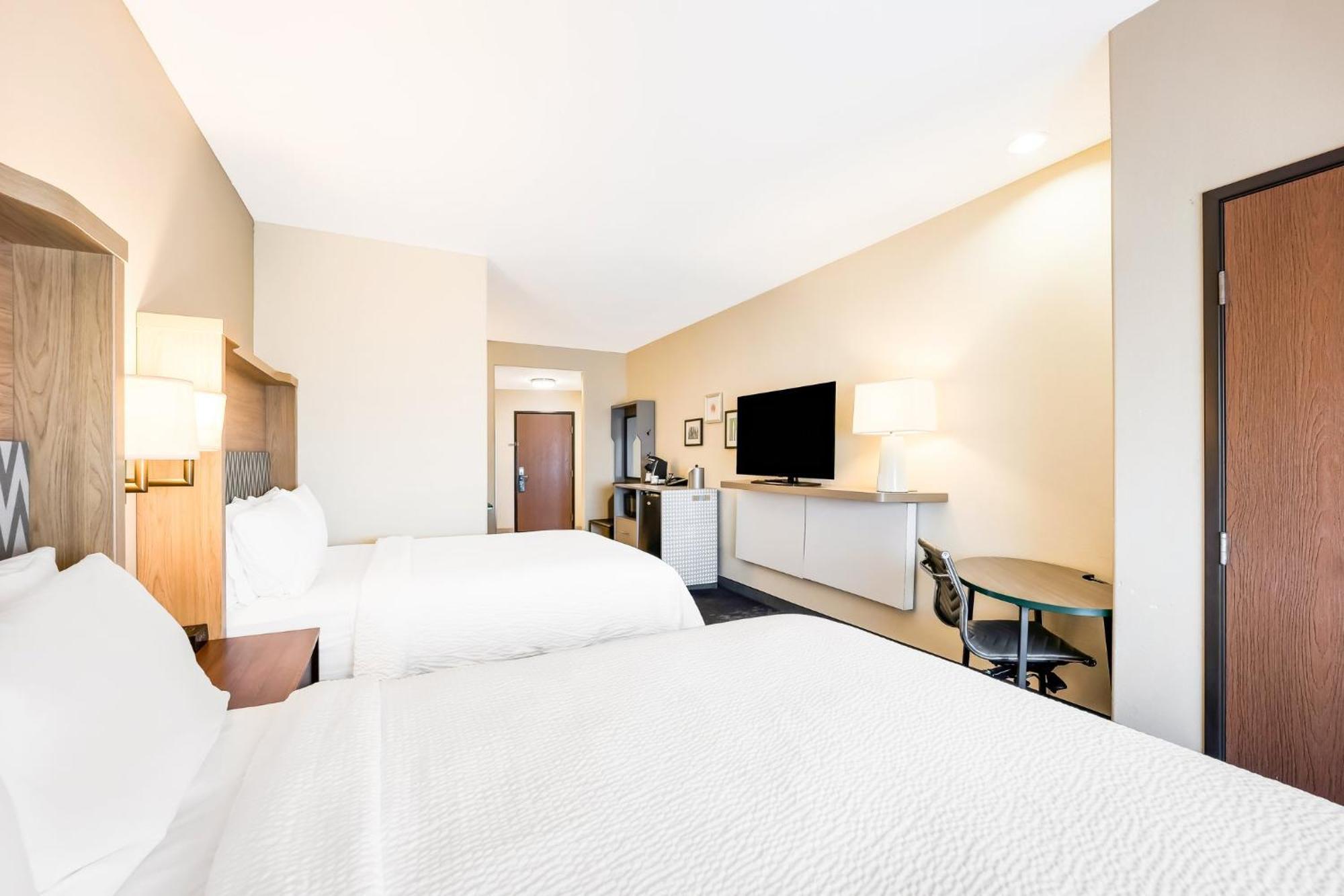 Standard Queen Room Two Queen Beds