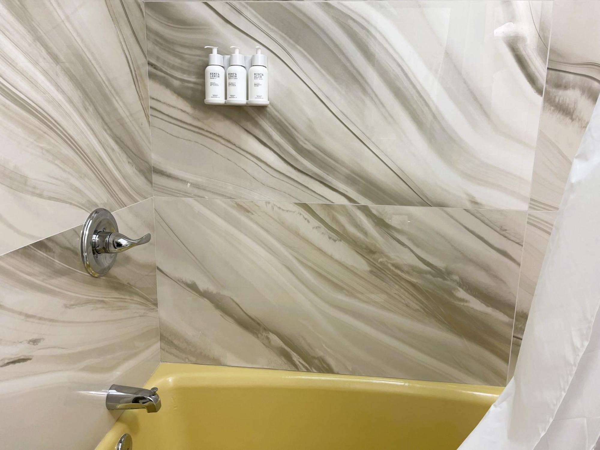 1 King Bed Theme 2 Jetted Tub Non-Smoking