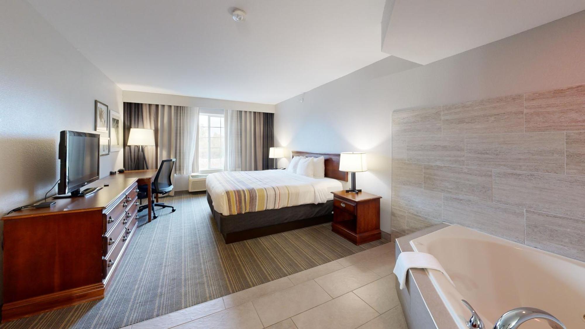 King Bed Whirlpool Suite Non-Smoking