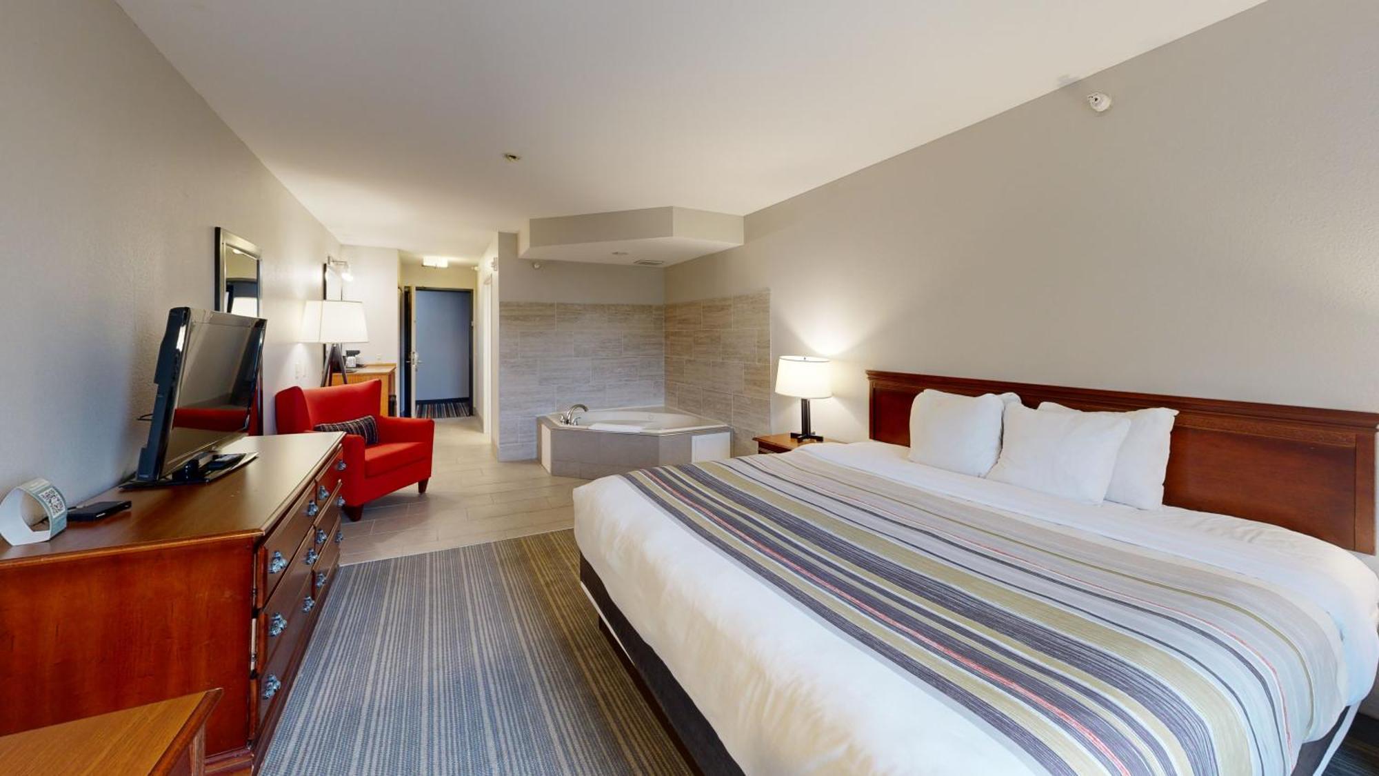 King Bed Whirlpool Suite Non-Smoking