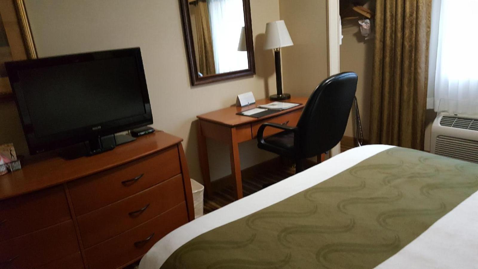 Queen Room Accessible or Nonsmoking