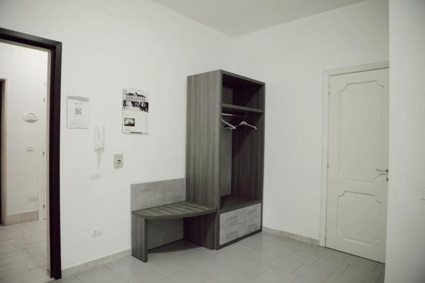 One-Bedroom Apartment Fucsia