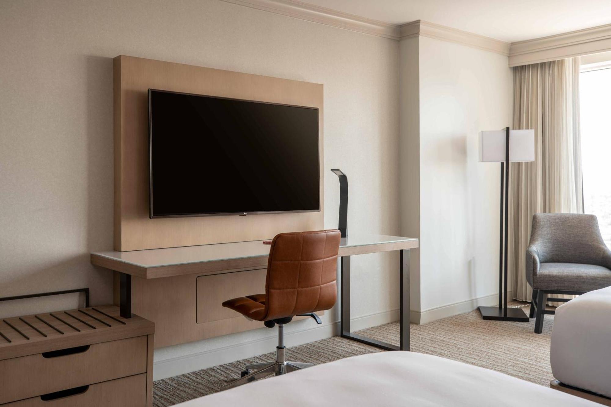 Queen Room Two Queen Beds City View