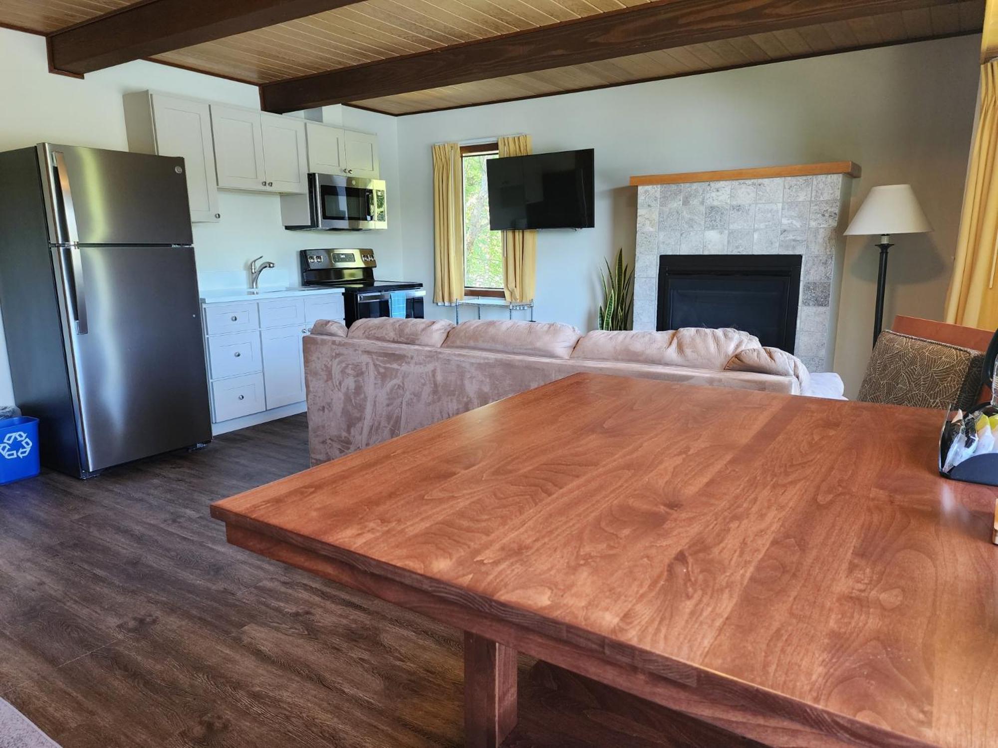 Premium 1 King Bed 1 Queen Bed Fireplace River view Kitchenette No Pets