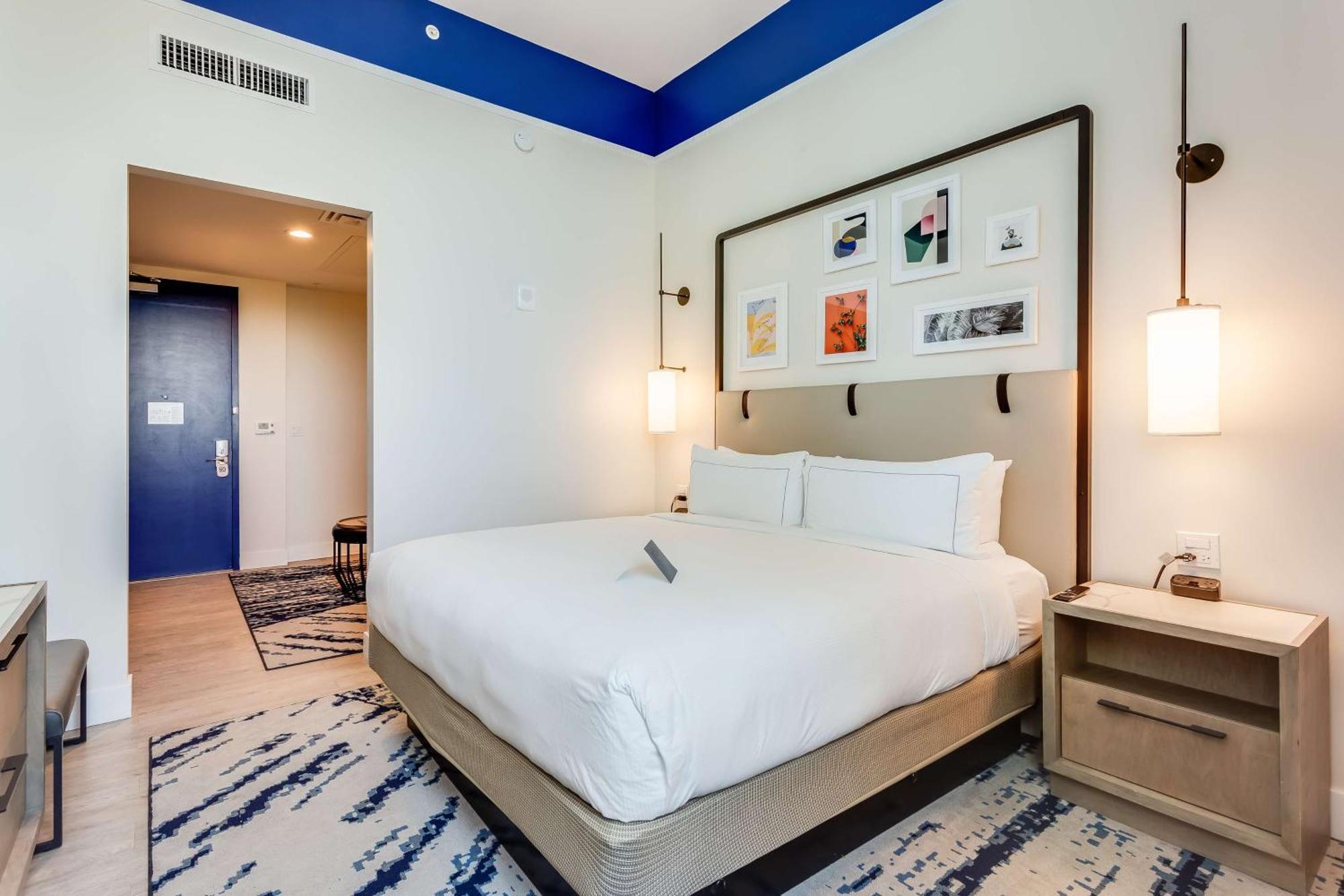 One-Bedroom King Suite
