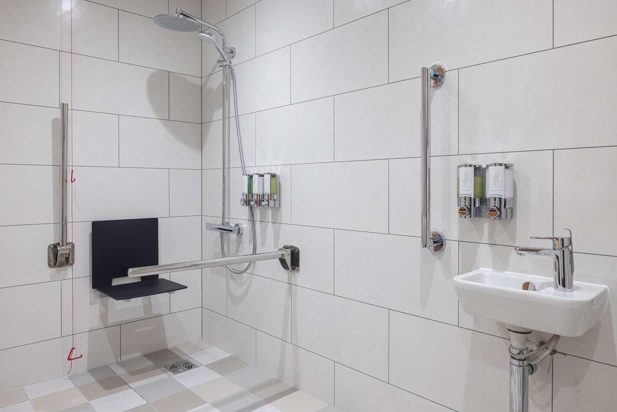 Quarto Queen - Acessível a Pessoas com Mobilidade Condicionada