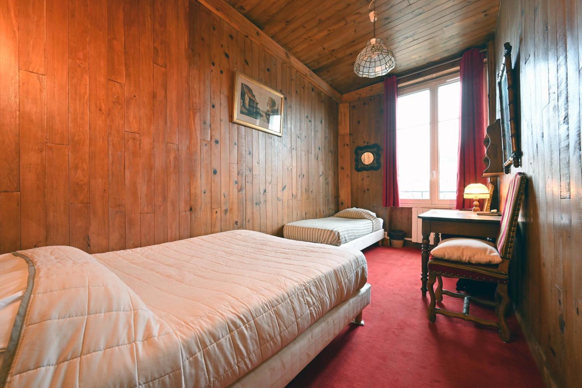 Superior Double Room view on Notre-Dame