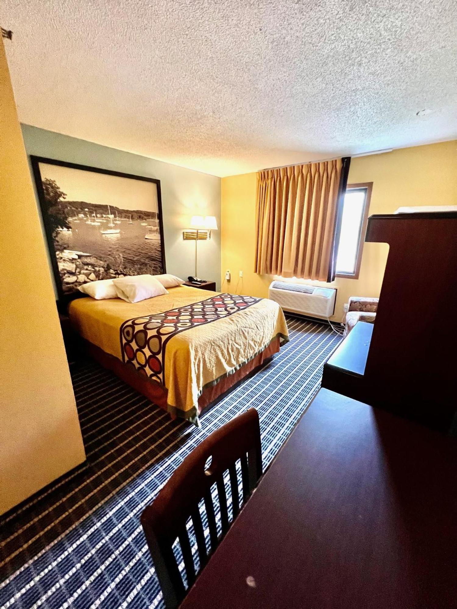 Queen Room One Queen Bed Mobility Access or Non-Smoking