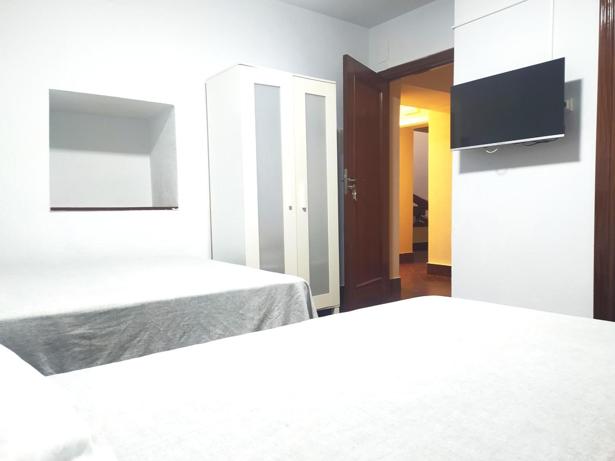 Economy Triple Room
