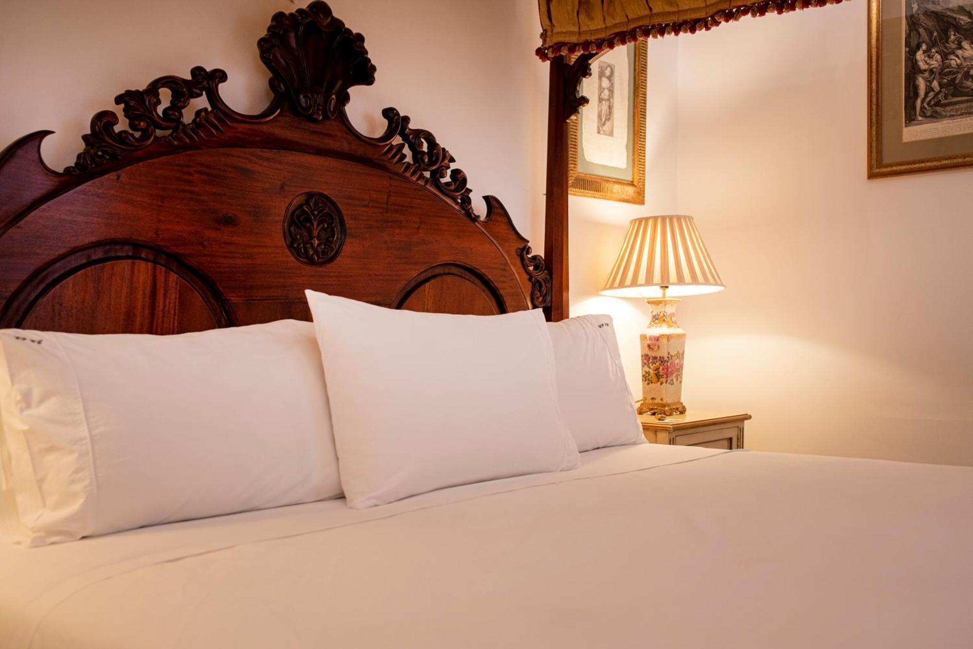 Deluxe King Suite