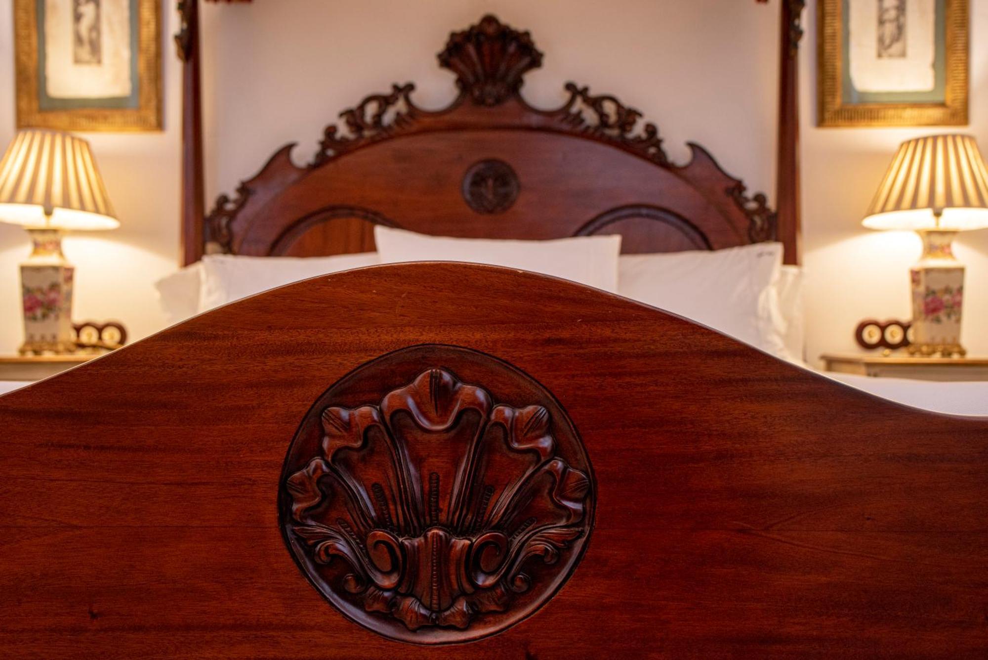 Deluxe King Suite