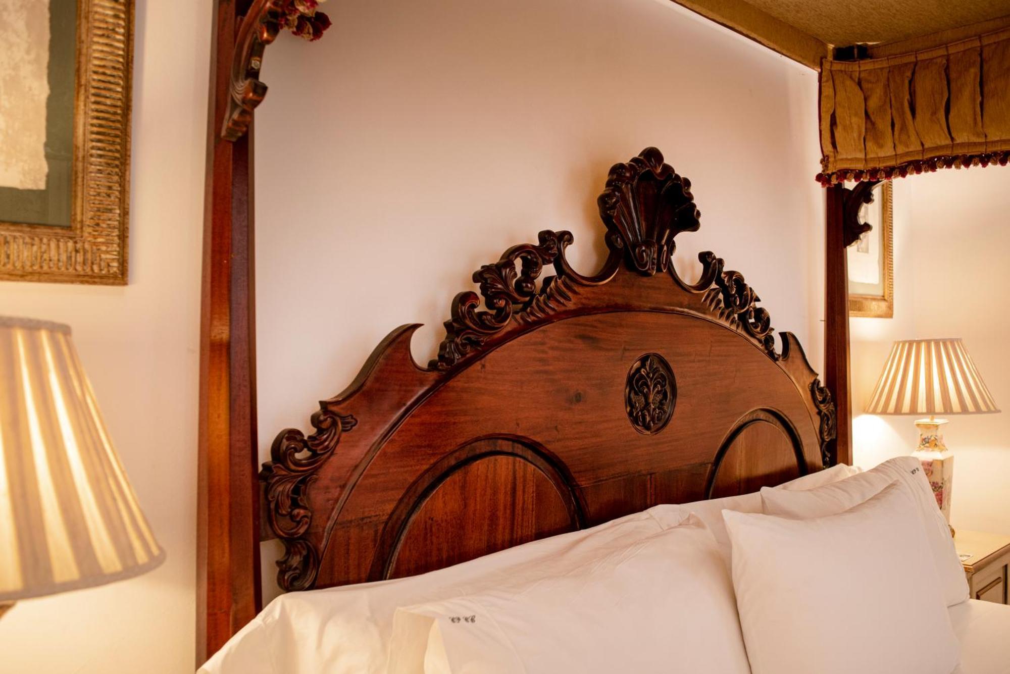 Deluxe King Suite