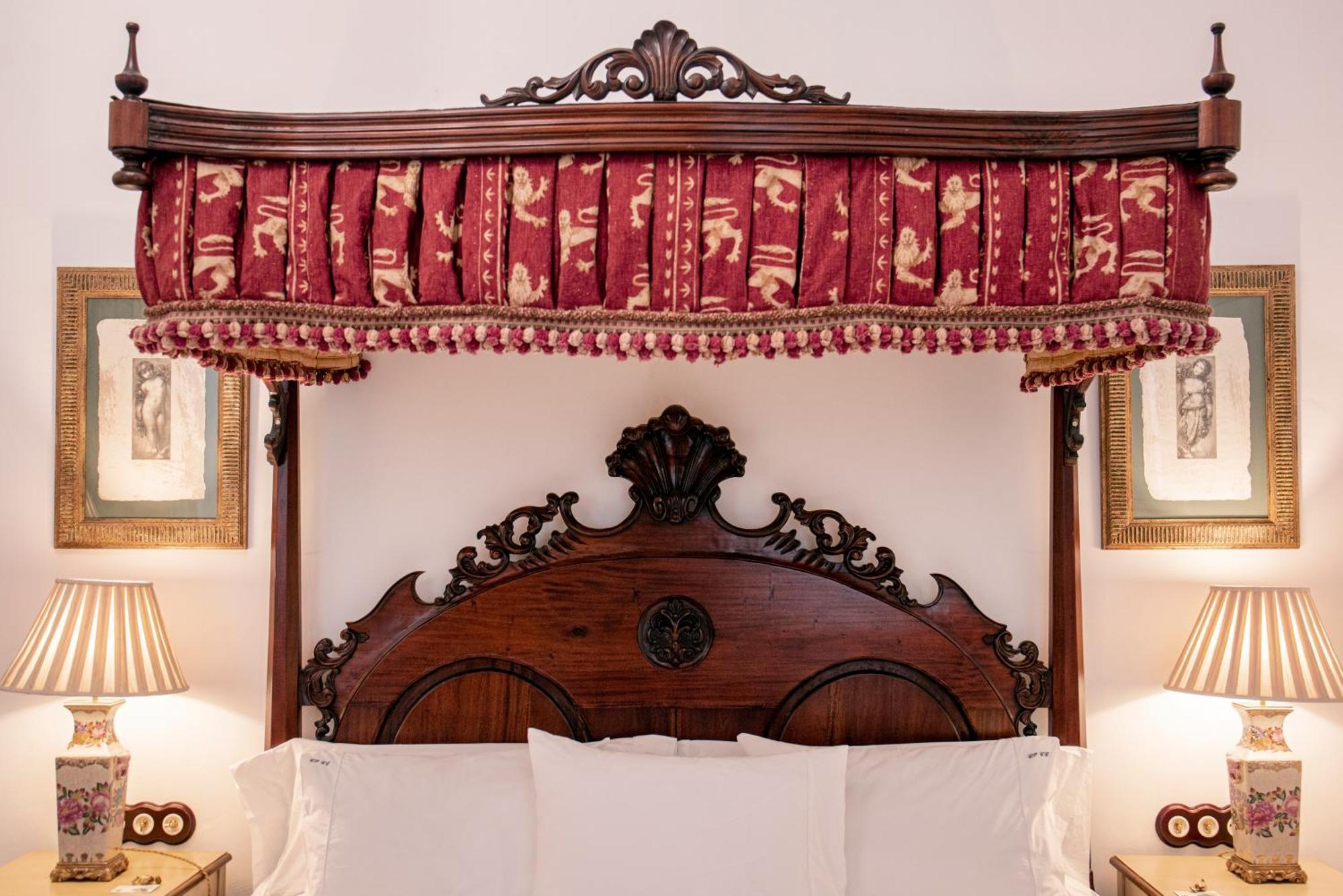 Deluxe King Suite