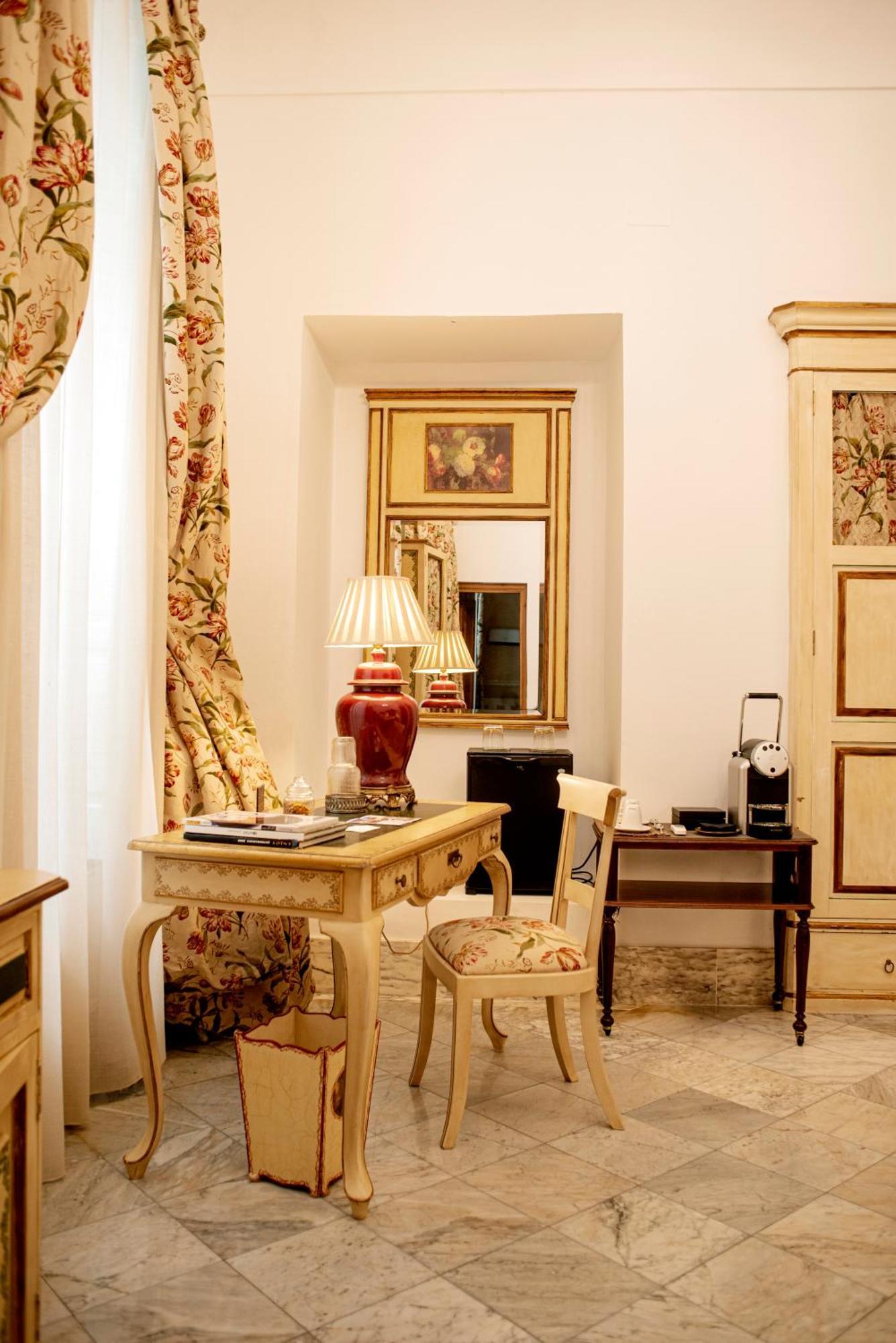 Deluxe King Suite