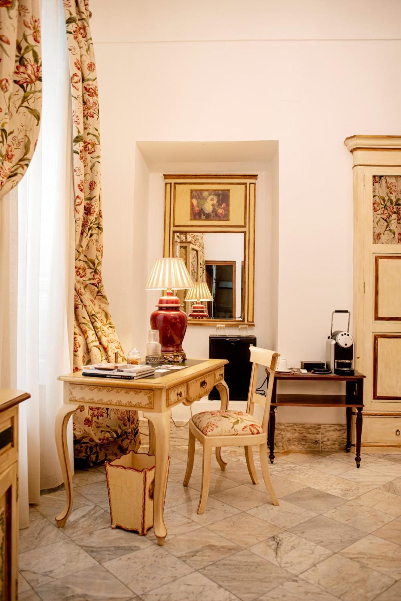 Deluxe King Suite