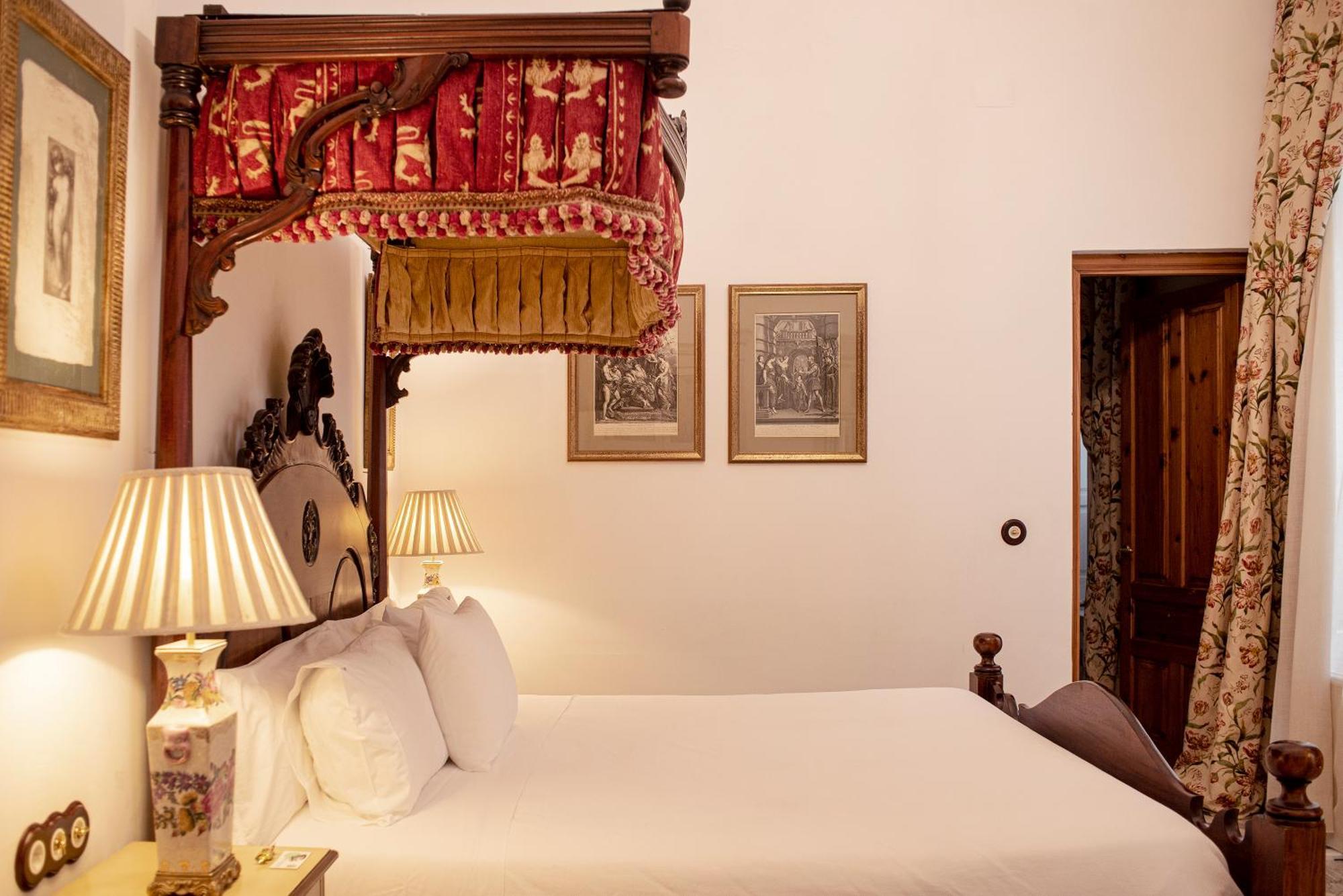 Deluxe King Suite