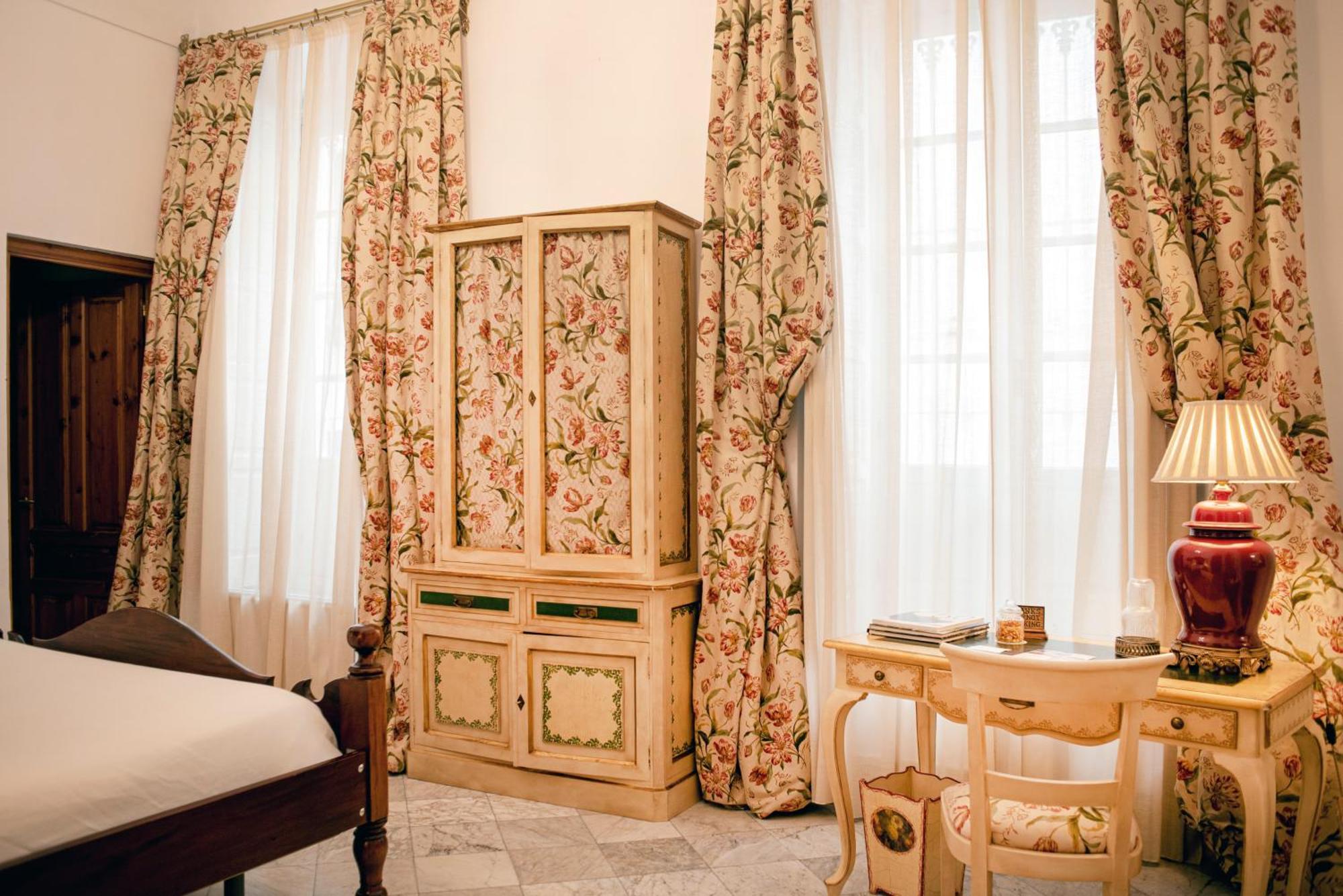 Deluxe King Suite