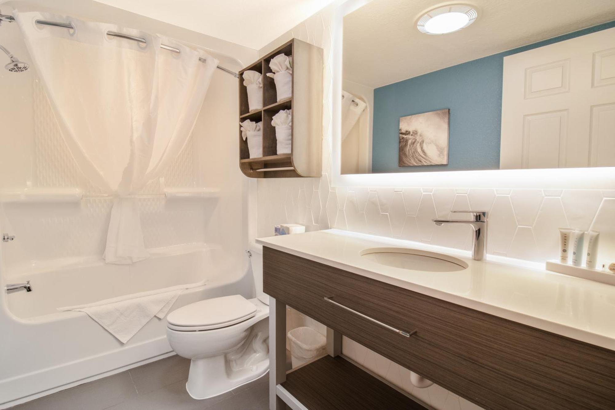 Paradise Oceanfront Deluxe Two Bedroom Condo