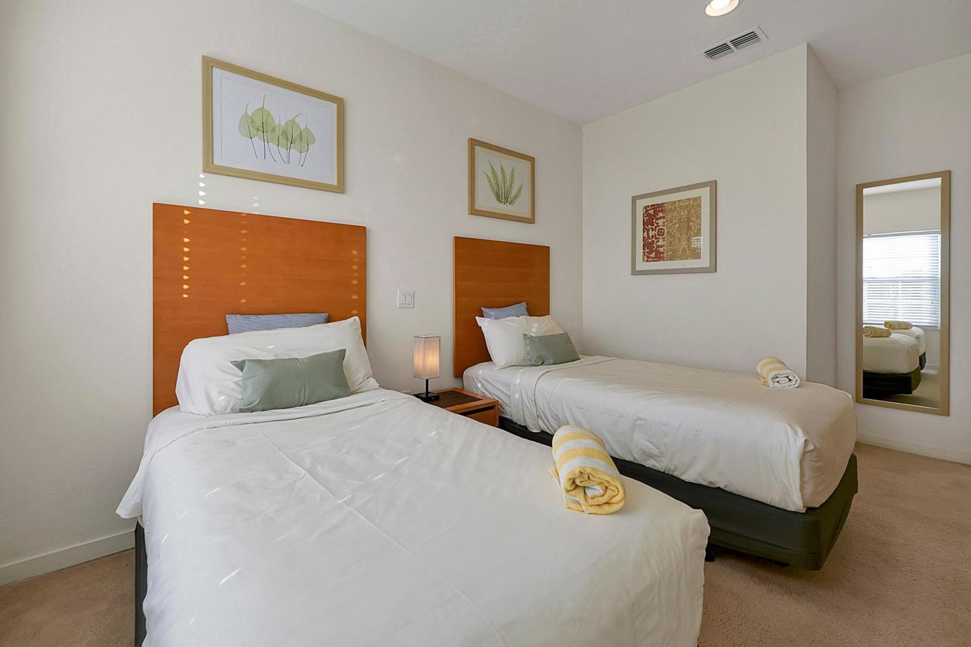 Three-Bedroom Villa Lake View