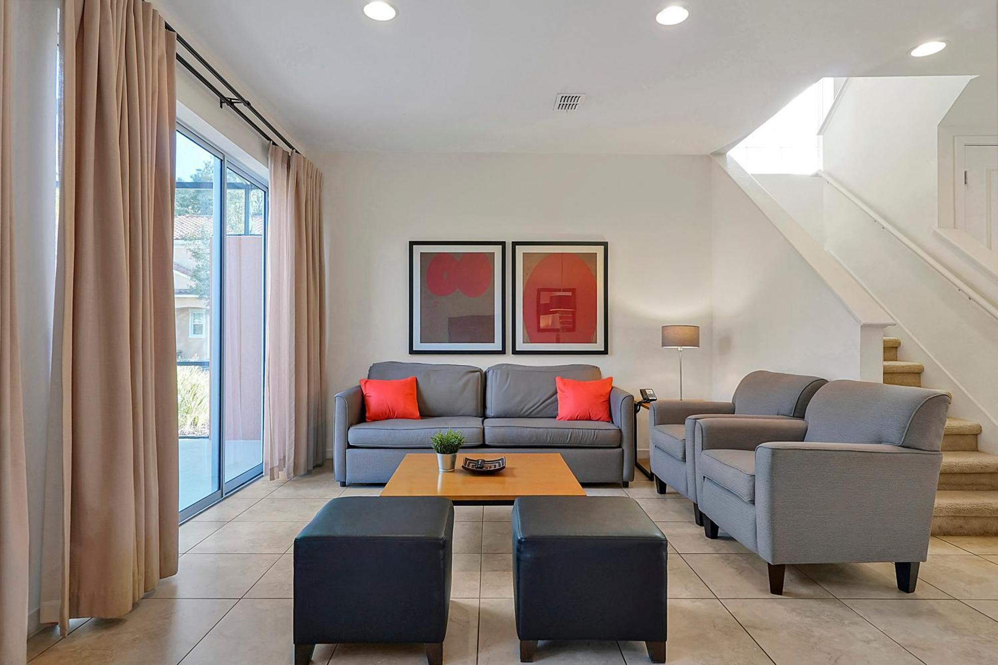 Three-Bedroom Villa Lake View