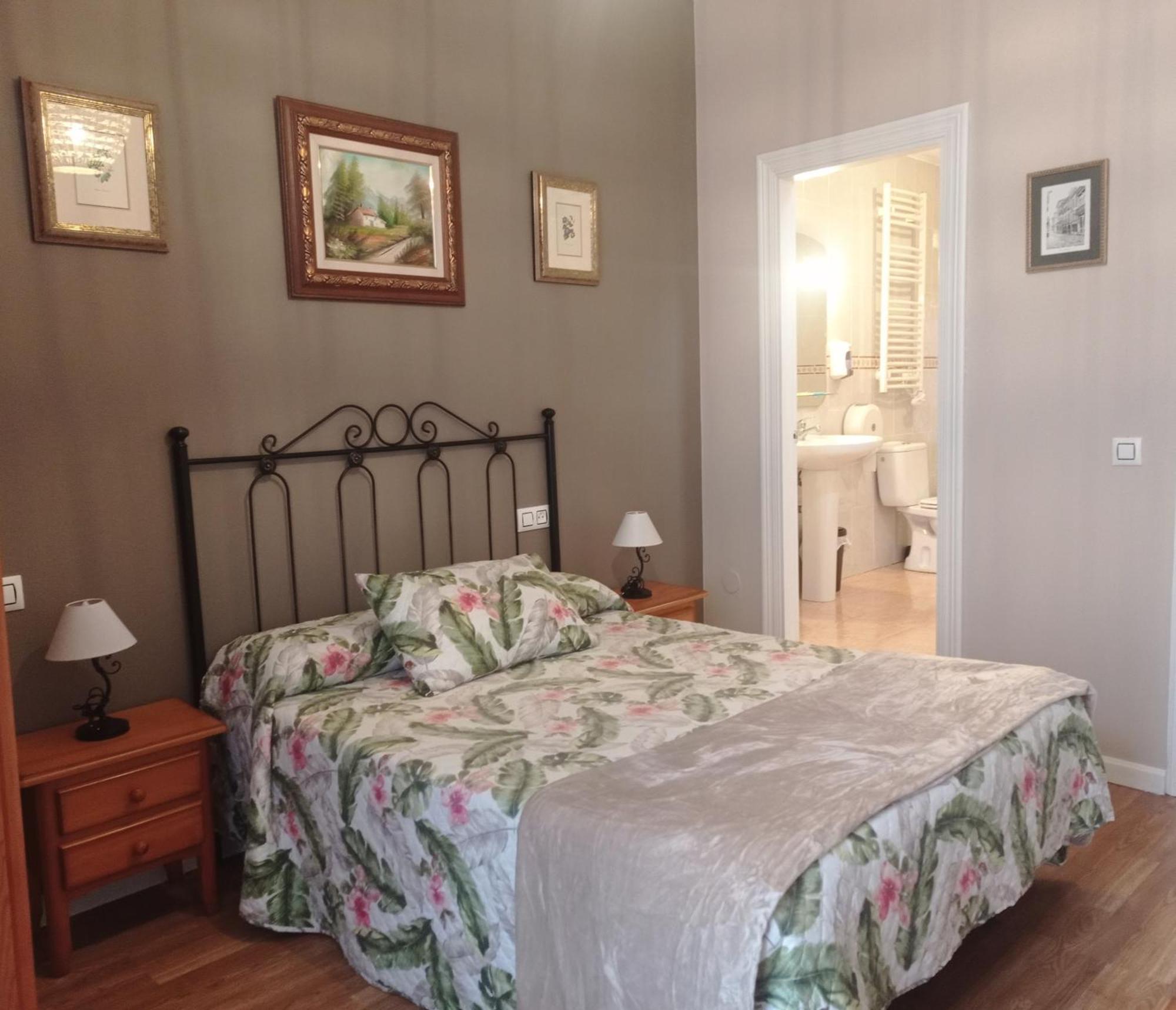 Double Room Private Bathroom