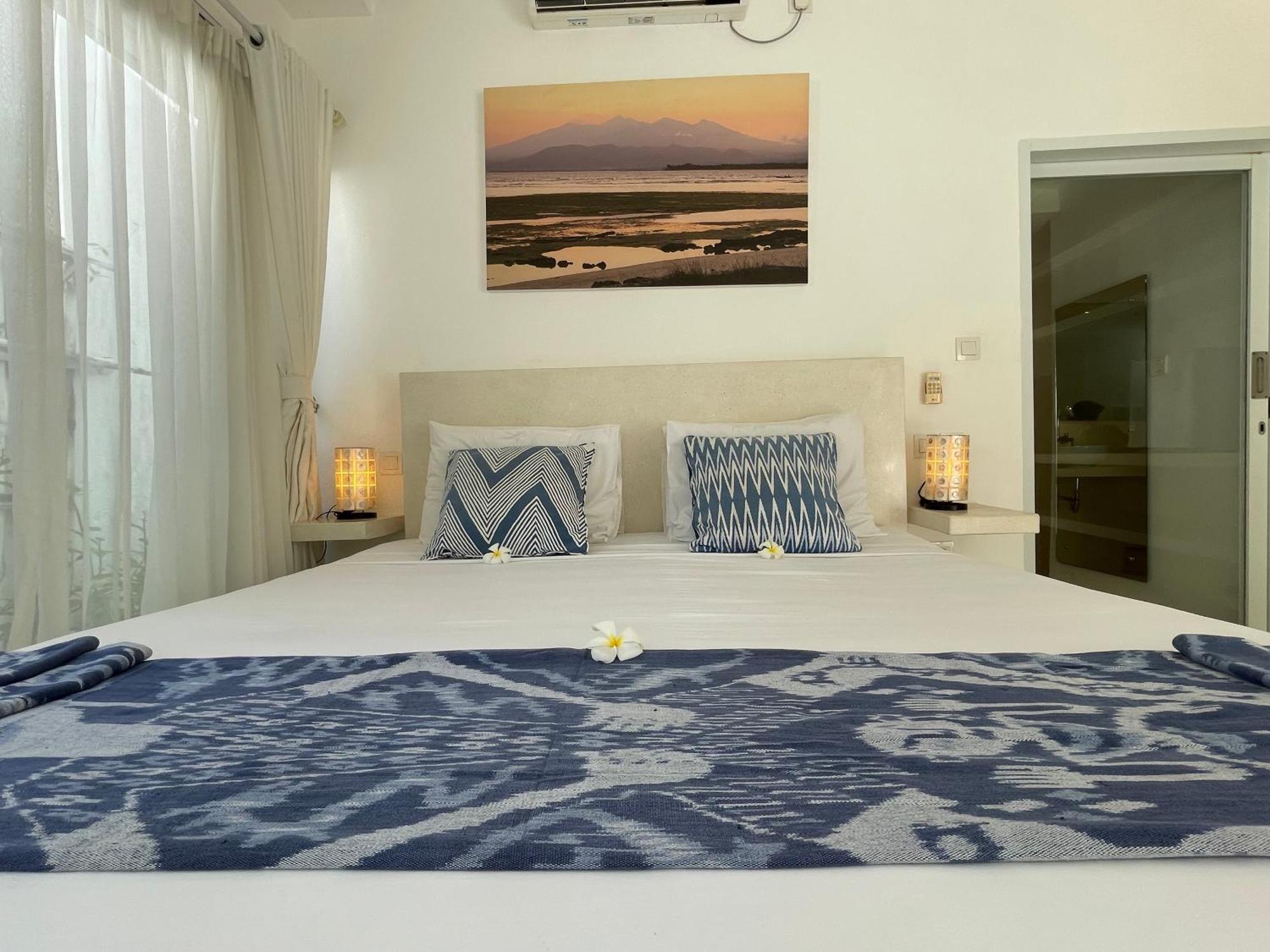 Beach Bungalow Partial Sea View