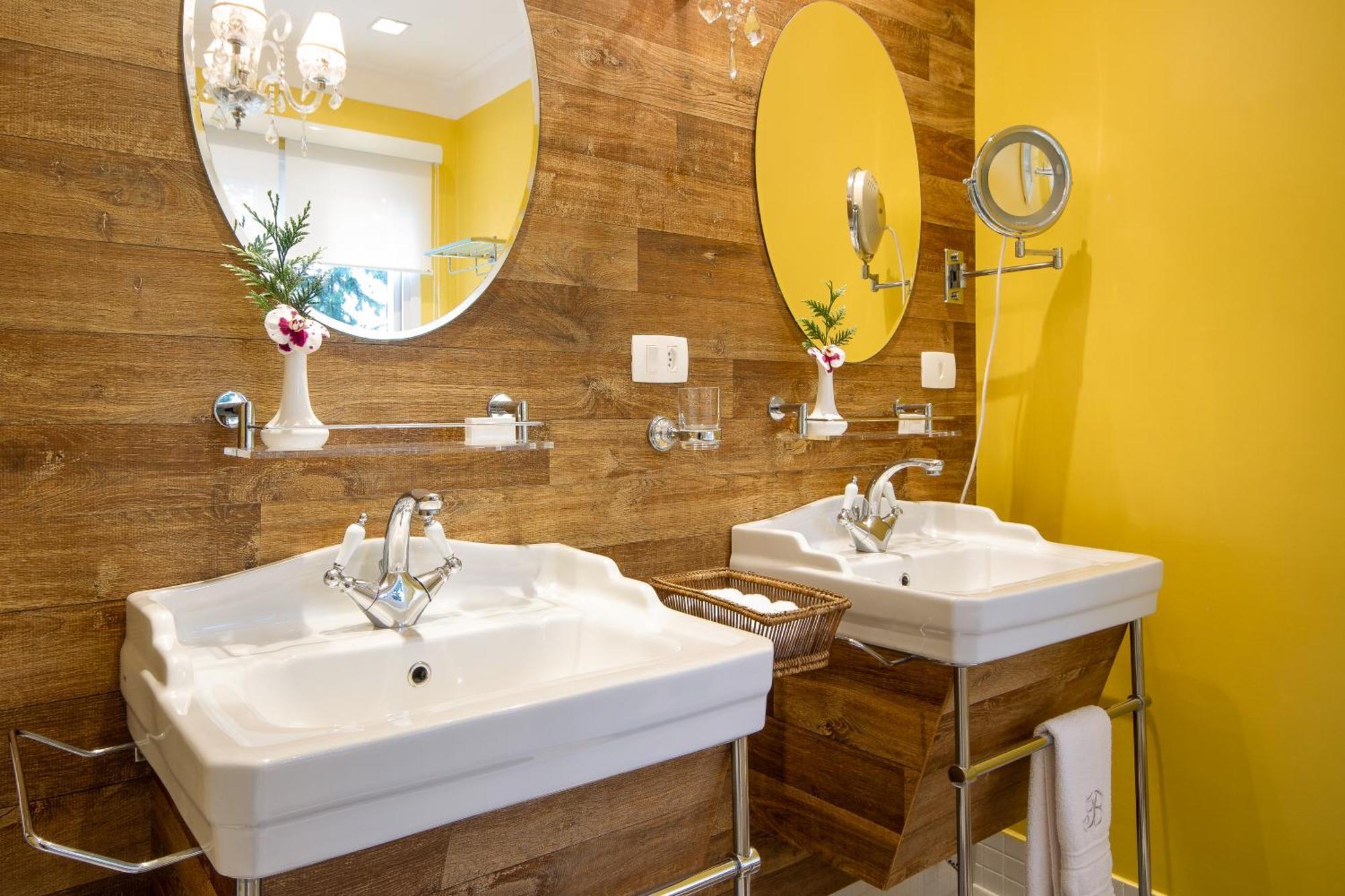 Deluxe Suite Spa Bath
