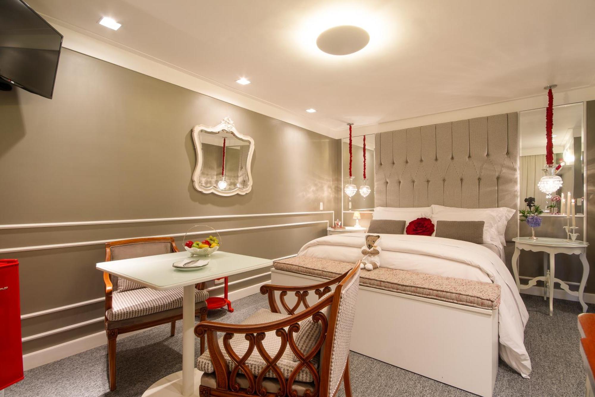 Deluxe Queen Suite