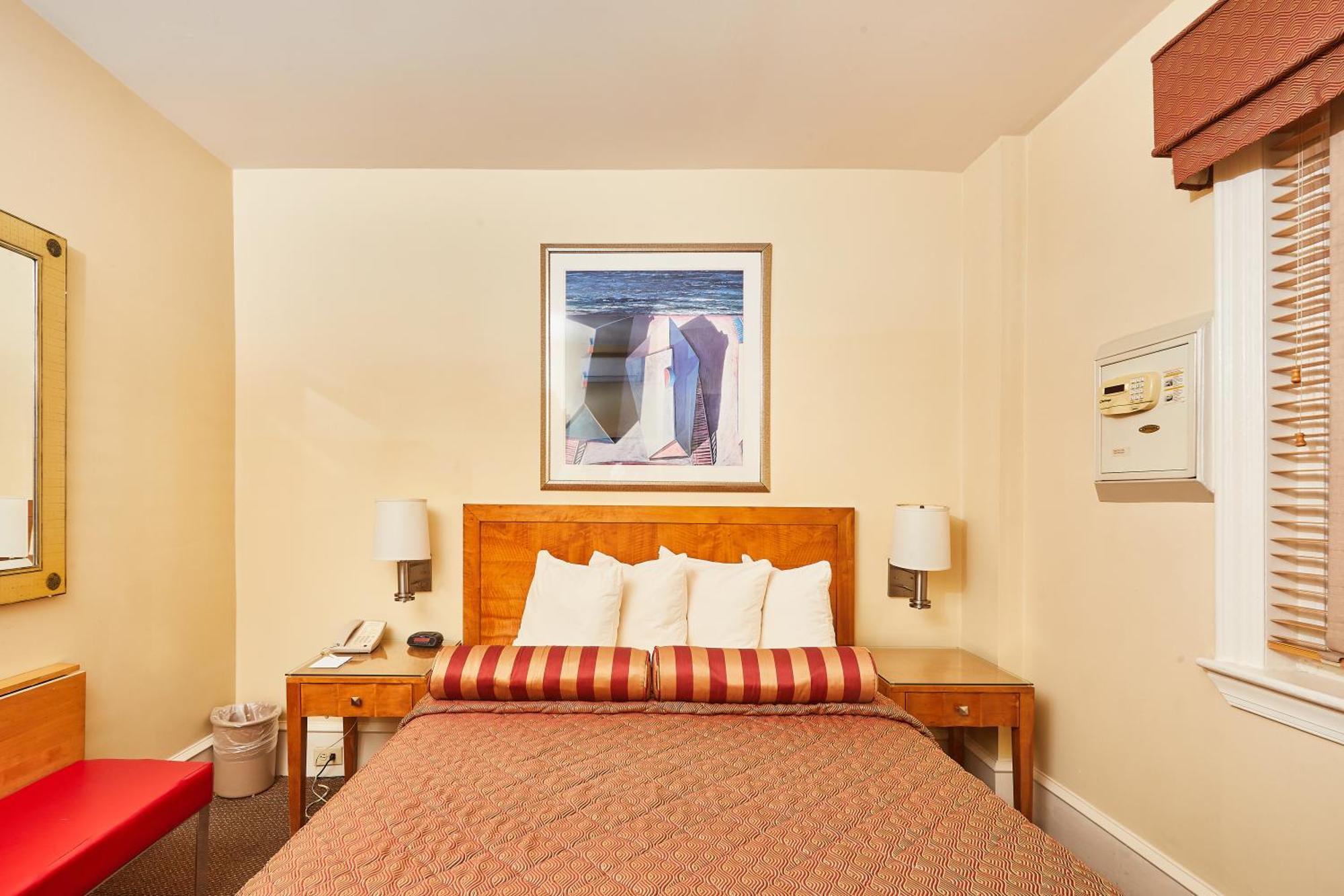 Standard Queen Room