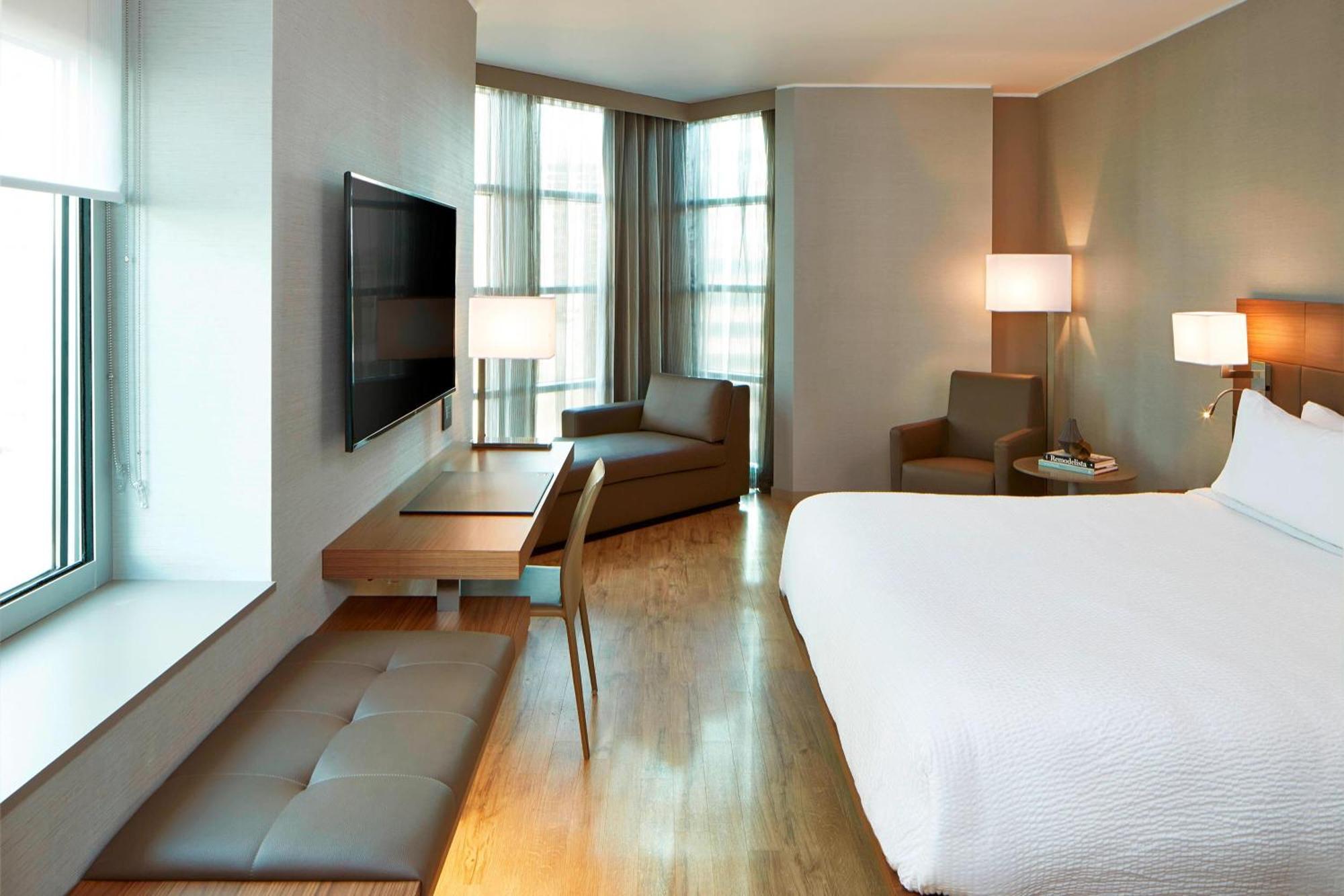 Corner King Room