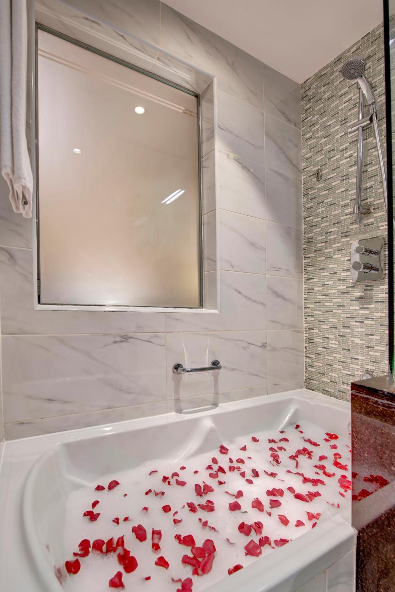 Deluxe Room Complimentary Shuttle Bus to Beach & Mall of the Emirates