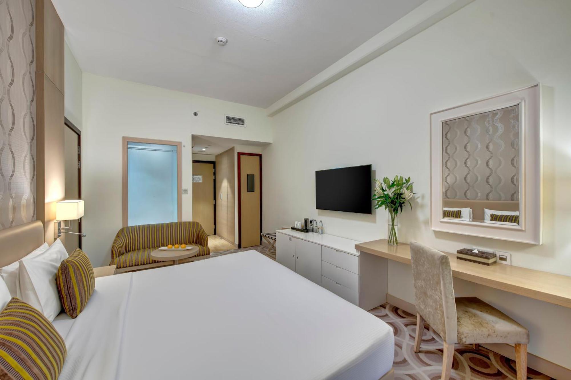 Guest Room Complimentary Shuttle Bus to Beach & Mall of the Emirates
