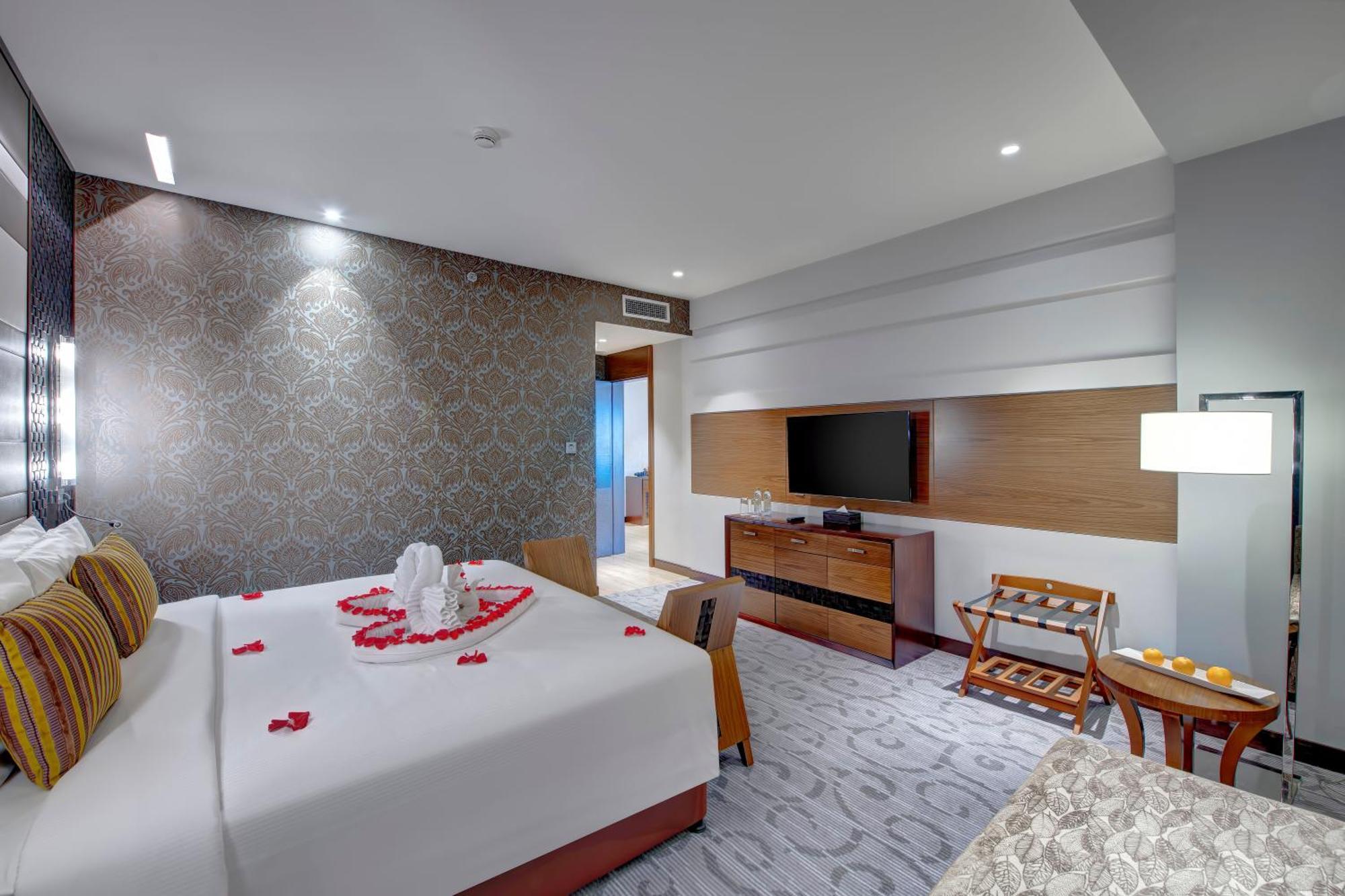 Deluxe Suite Complimentary Shuttle Bus to Beach & Mall of the Emirates