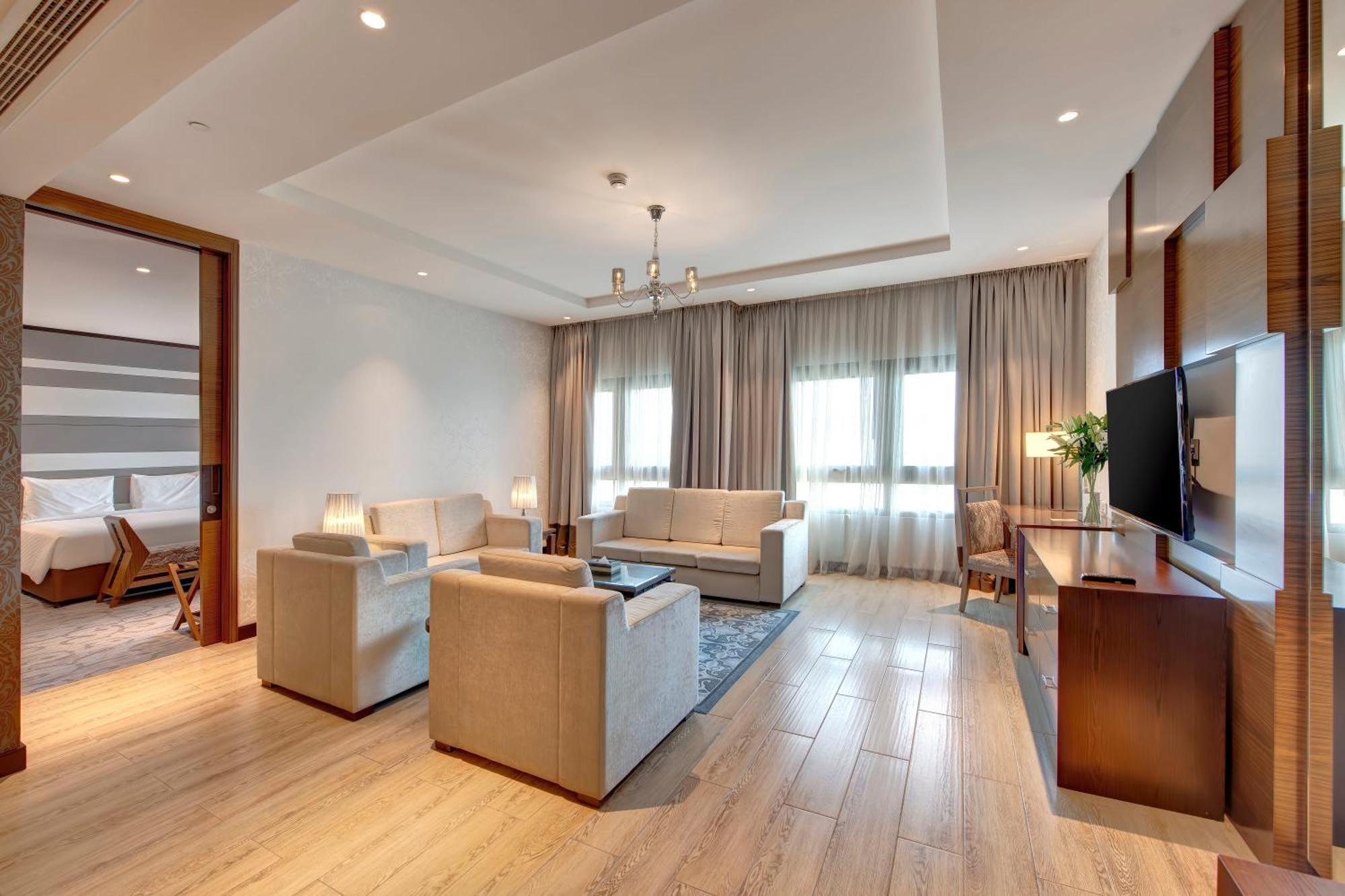 Deluxe Suite Complimentary Shuttle Bus to Beach & Mall of the Emirates