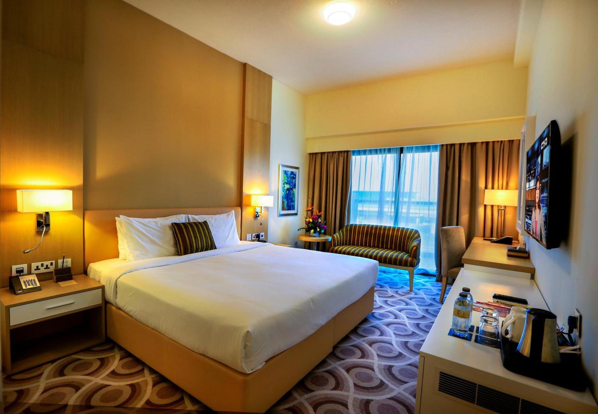 Guest Room Complimentary Shuttle Bus to Beach & Mall of the Emirates